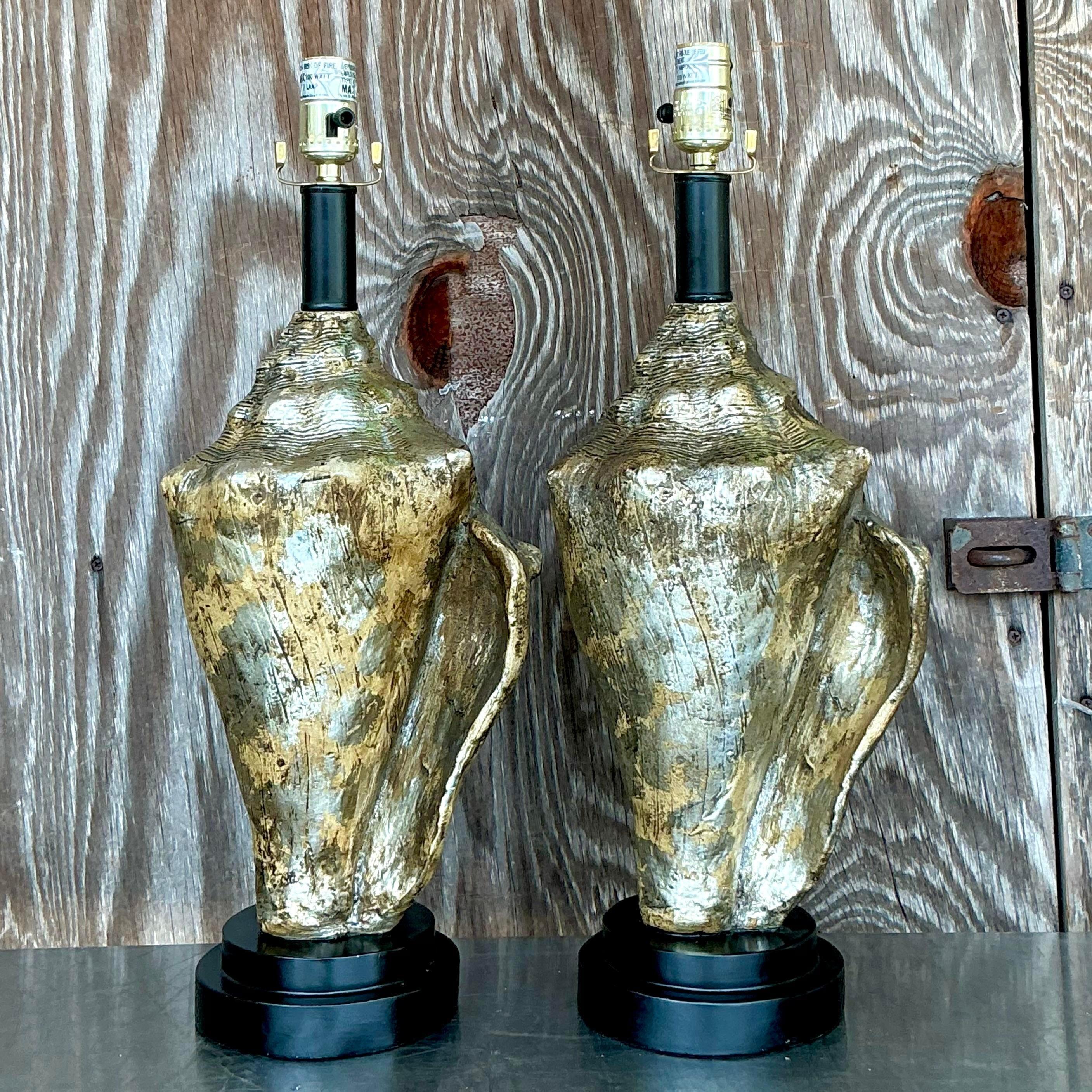 Pareja de lámparas de concha metálicas costeras vintage en Bueno estado para la venta en west palm beach, FL