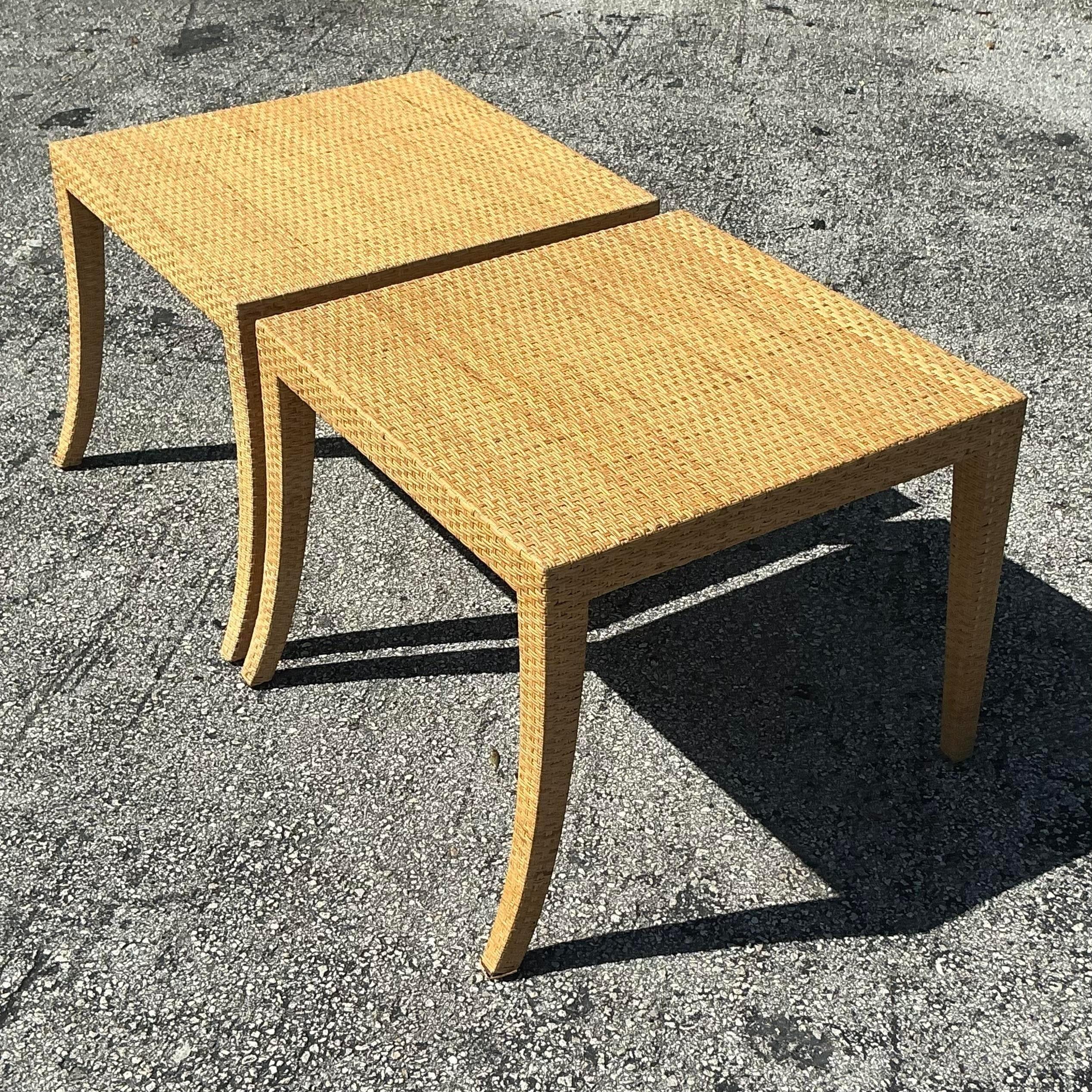 Pareja de mesas auxiliares de ratán tejido Vintage Coastal Milling Road en Bueno estado para la venta en west palm beach, FL