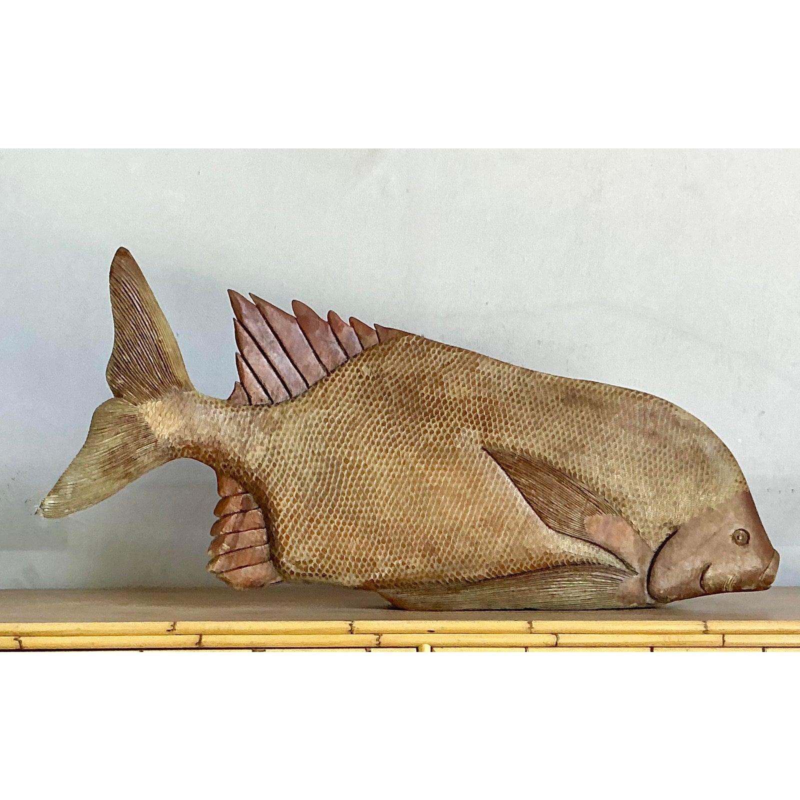 Arte popolare Pesce monumentale costiero d'epoca in legno intagliato in vendita