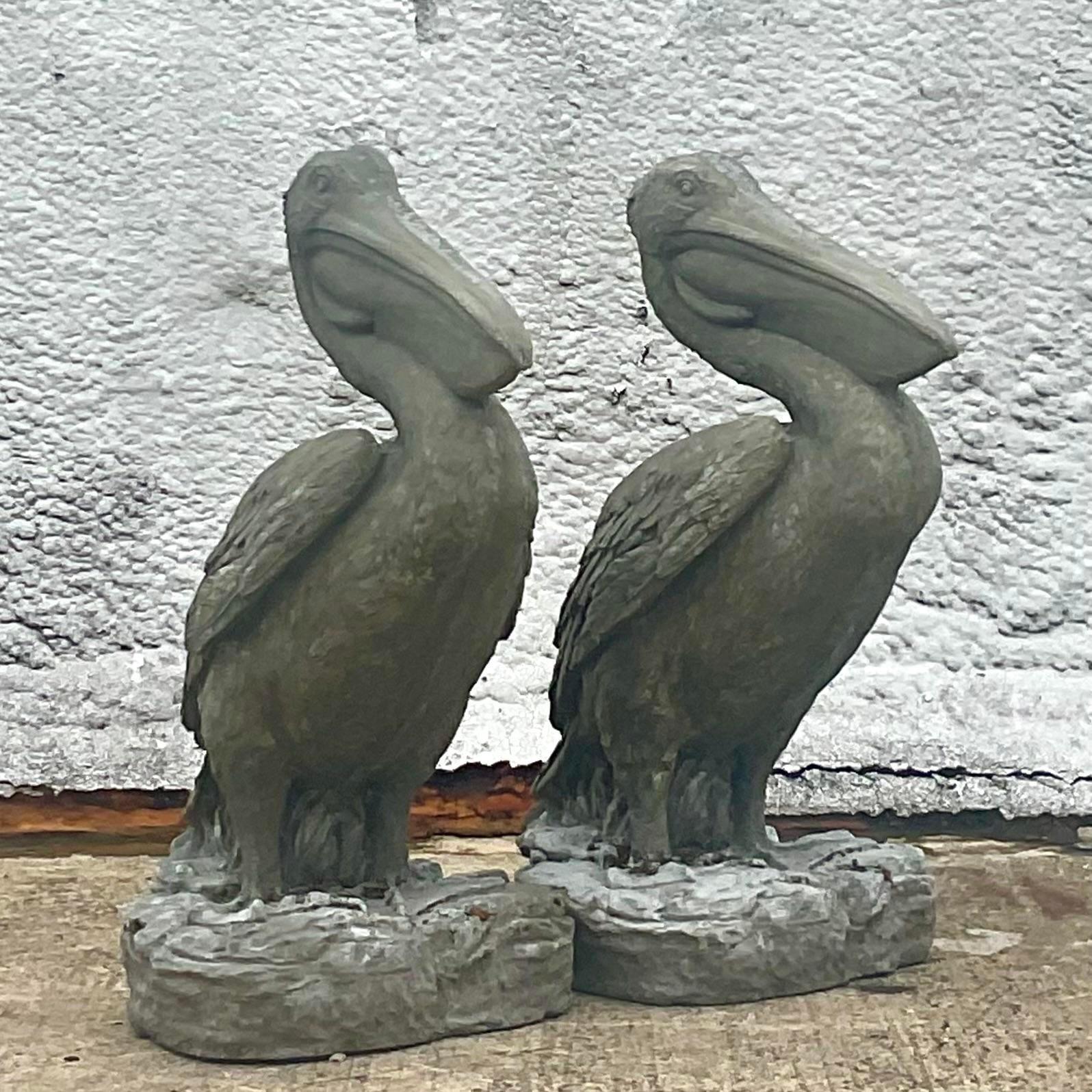 Pareja de estatuas costeras monumentales de pelícanos de hormigón fundido Concreto en venta