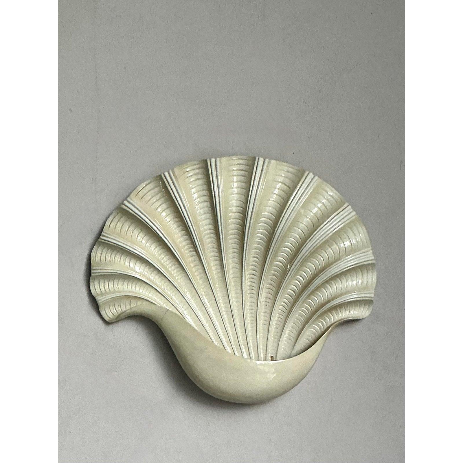 Hollywood Regency Applique Vintage Coastal Monumental Clamshell en céramique émaillée en vente