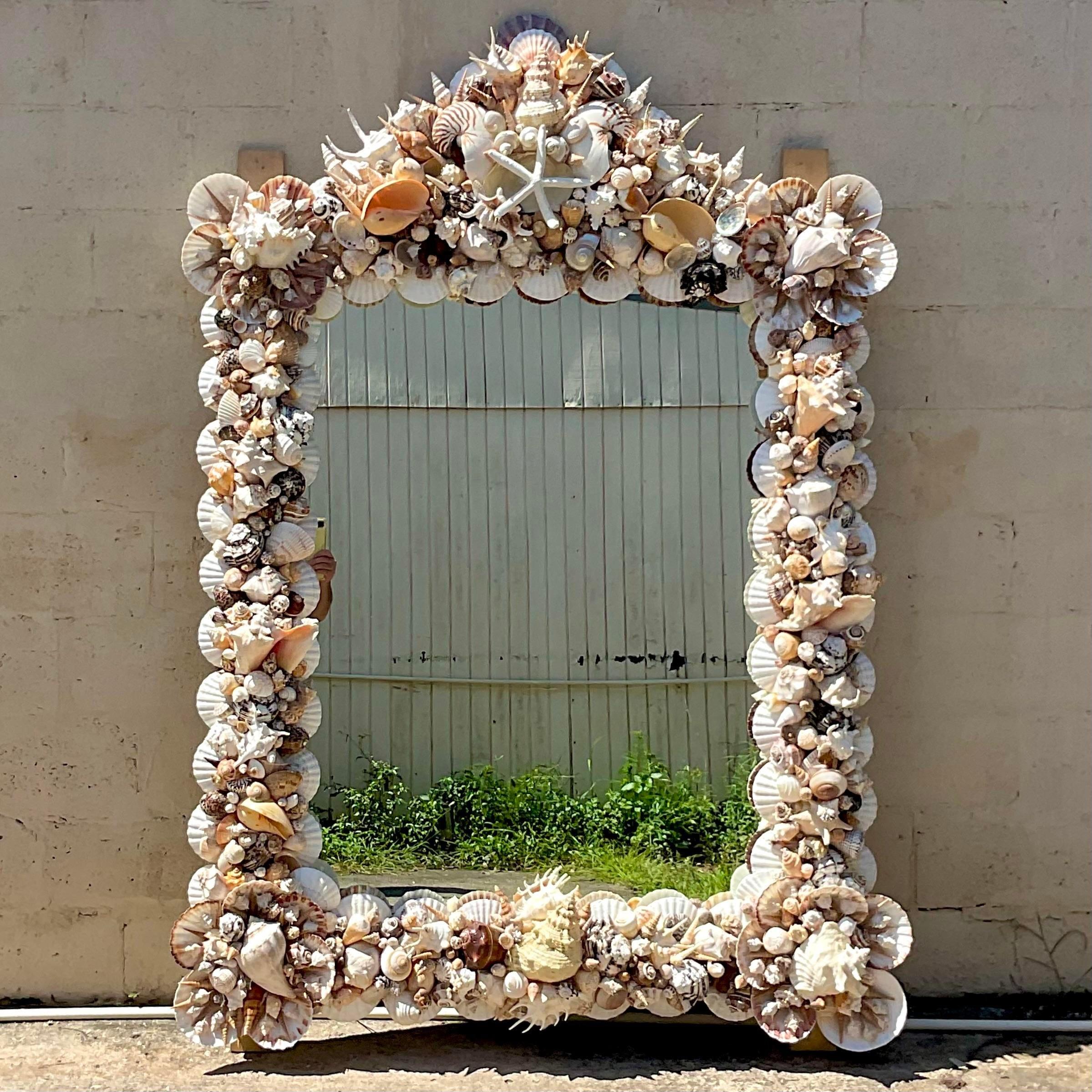 Vintage Coastal Monumental Handmade Shell Mirror (Miroir en forme de coquillage fait à la main) 1