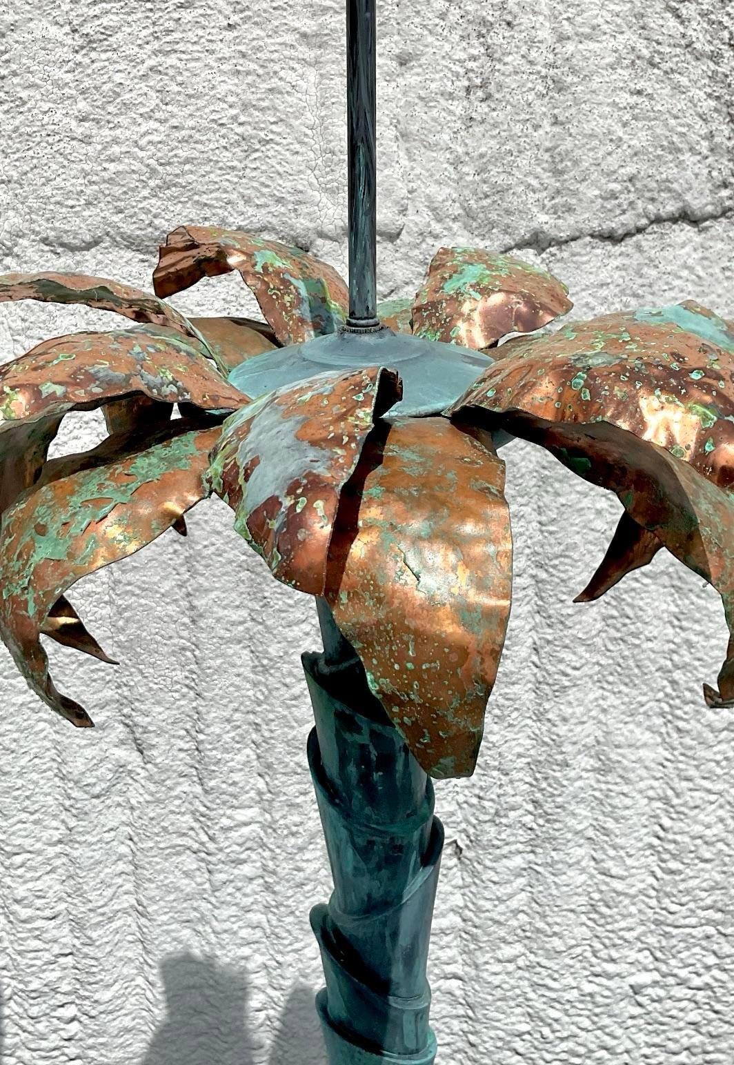 Americano Lampade monumentali costiere d'epoca in rame patinato a forma di palma - una coppia in vendita