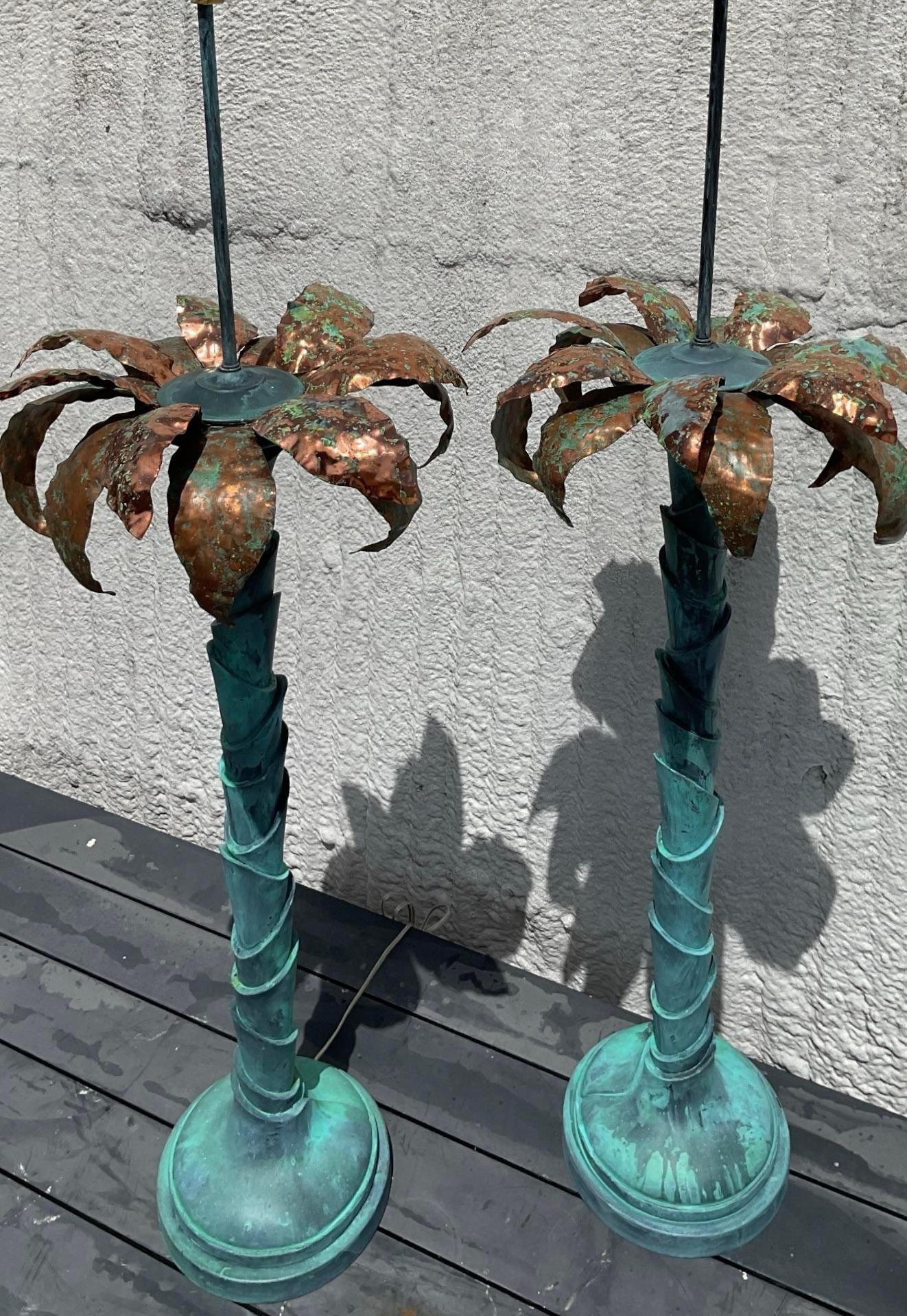Lampade monumentali costiere d'epoca in rame patinato a forma di palma - una coppia In condizioni buone in vendita a west palm beach, FL