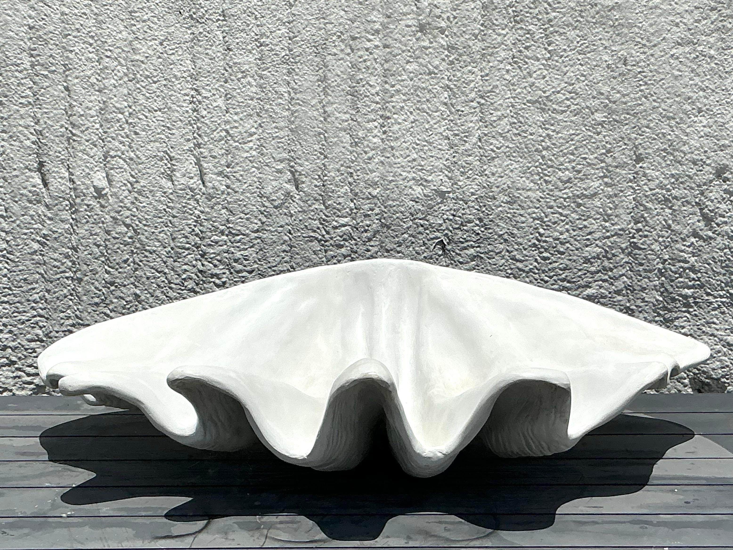 Conchiglia monumentale in resina Vintage By In condizioni buone in vendita a West Palm Beach, FL