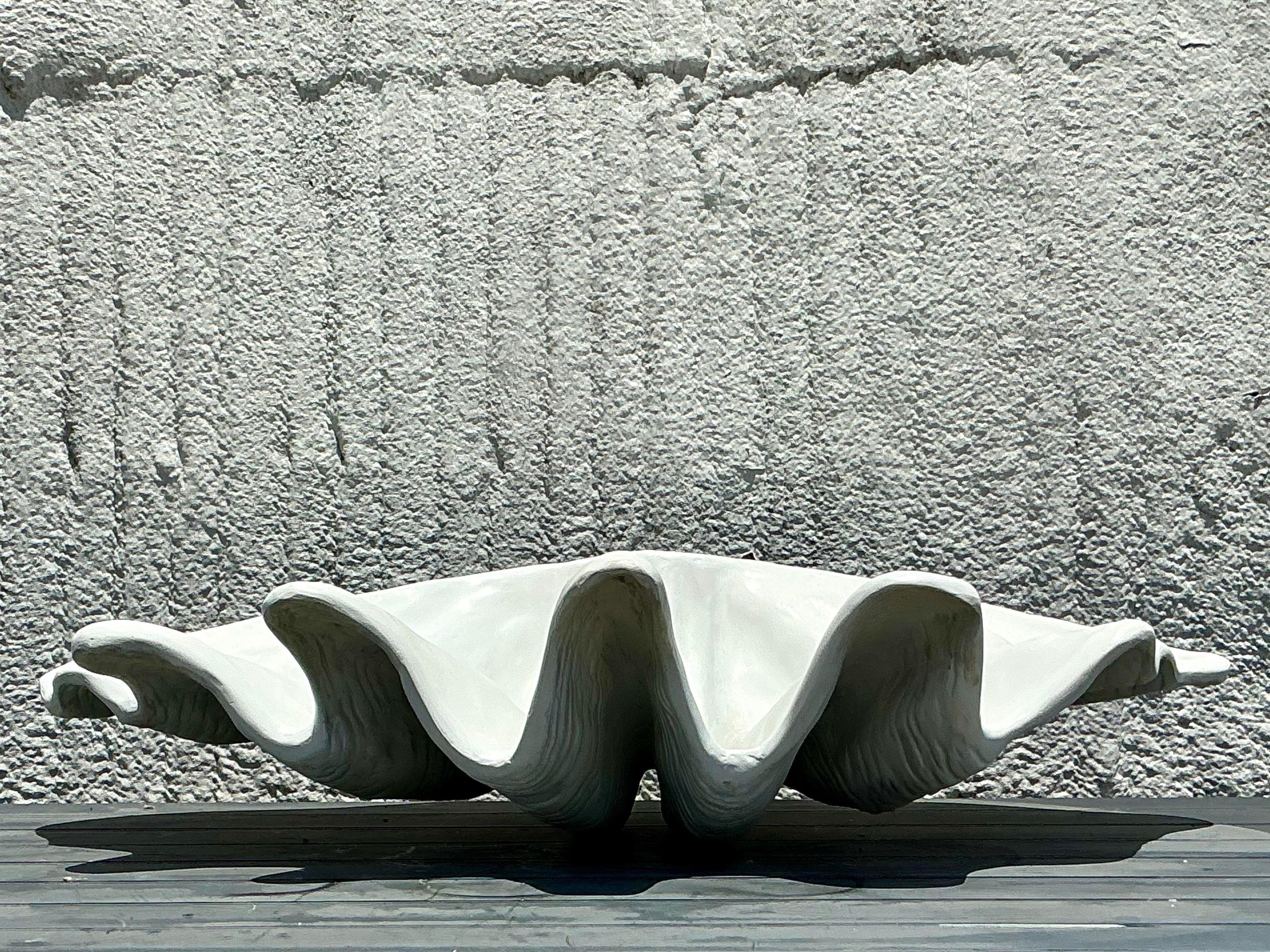 Conchiglia monumentale in resina Vintage By in vendita 1