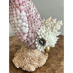 Vintage Coastal Monumental Shell Encrusted Cockatoo (Cacatoès incrusté de coquillages)