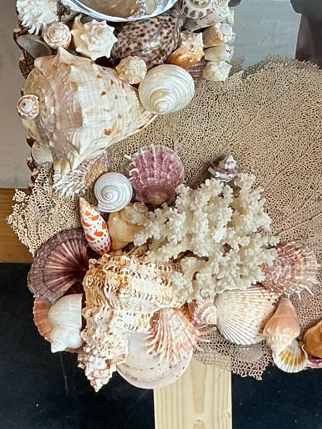 Vintage Coastal Monumental Shell verkrustete Spiegel (amerikanisch) im Angebot