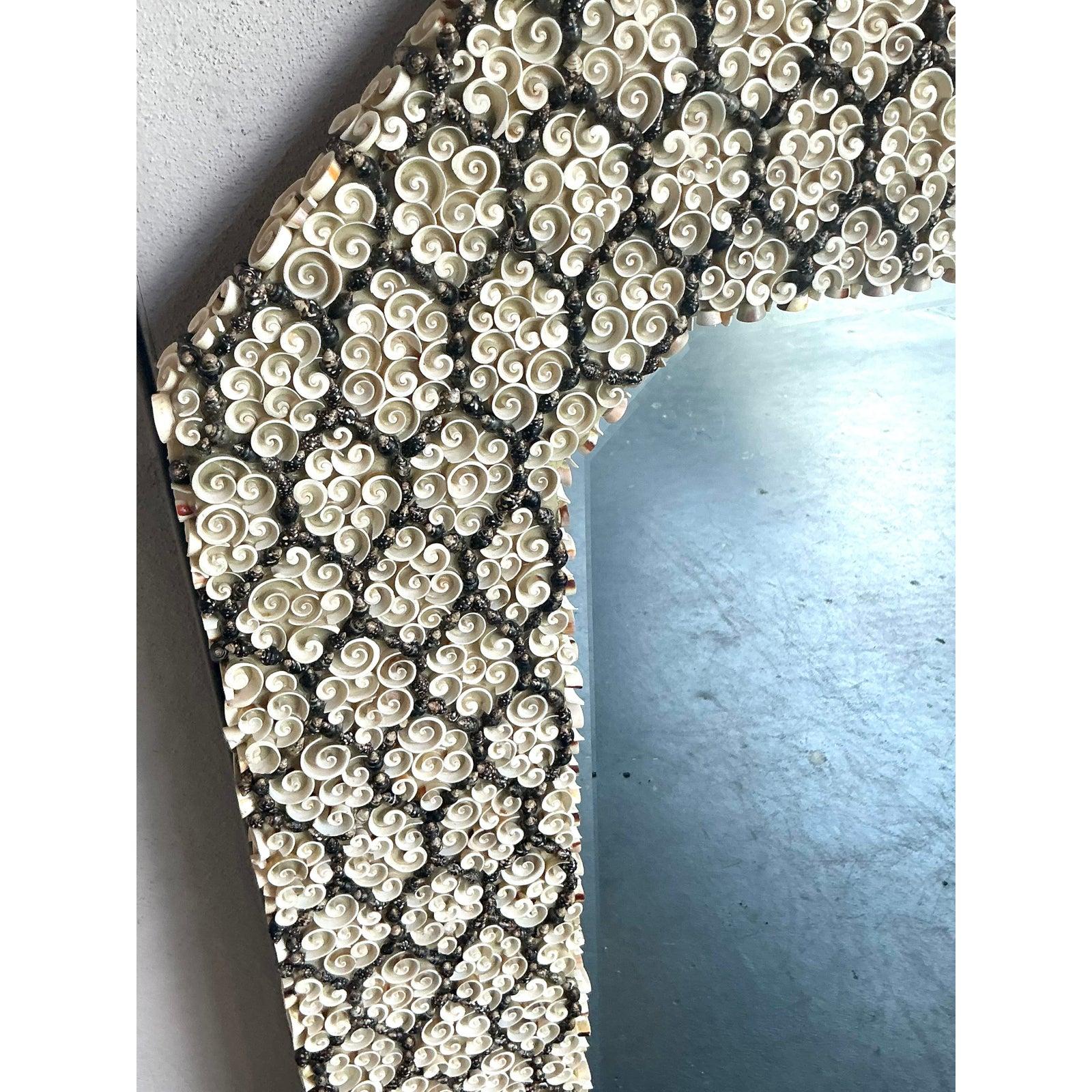 Vintage Coastal Notched Shell Spiegel im Zustand „Gut“ im Angebot in West Palm Beach, FL