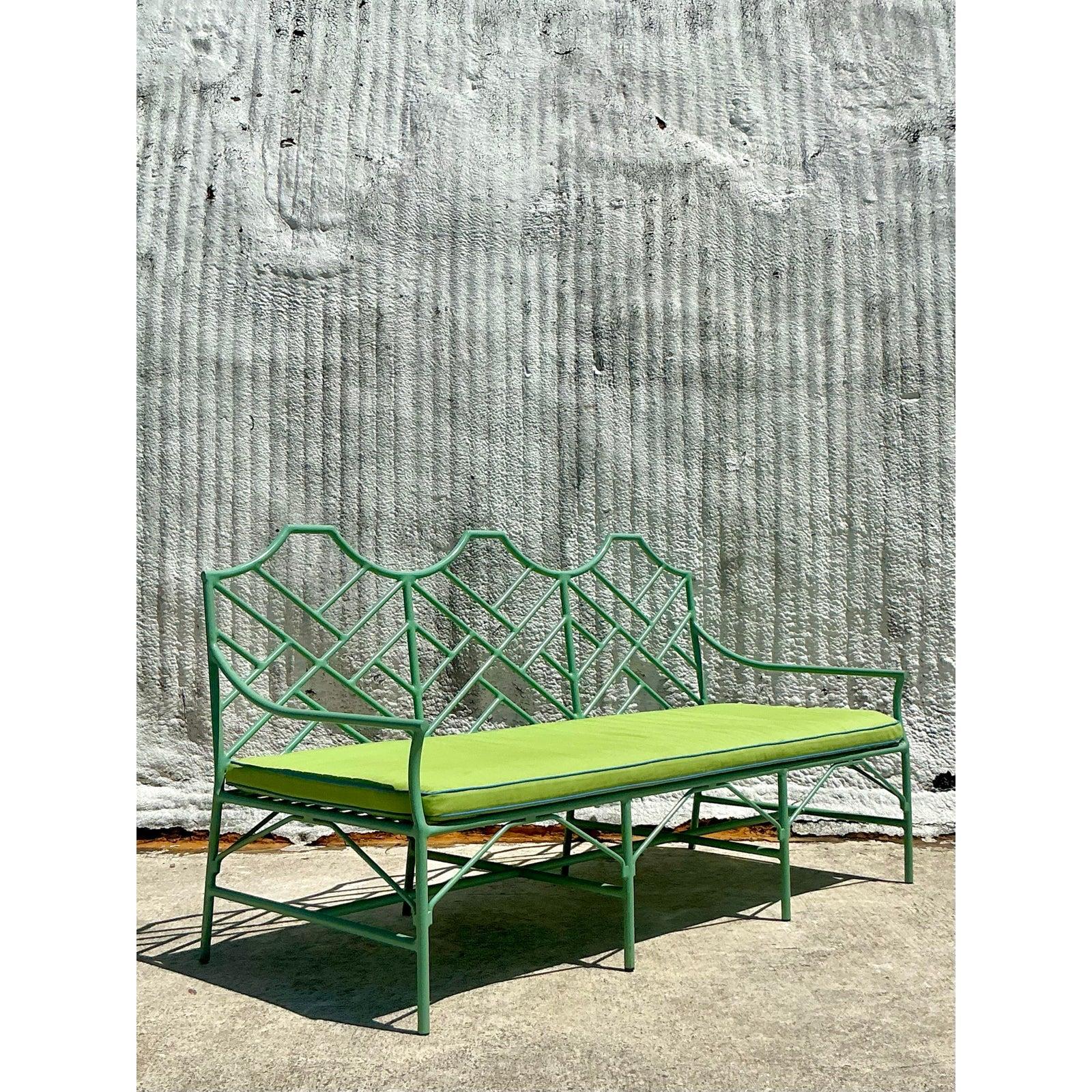 20ième siècle Canapé Chippendale Chinois Coastal O'Brien Iron Works en vente