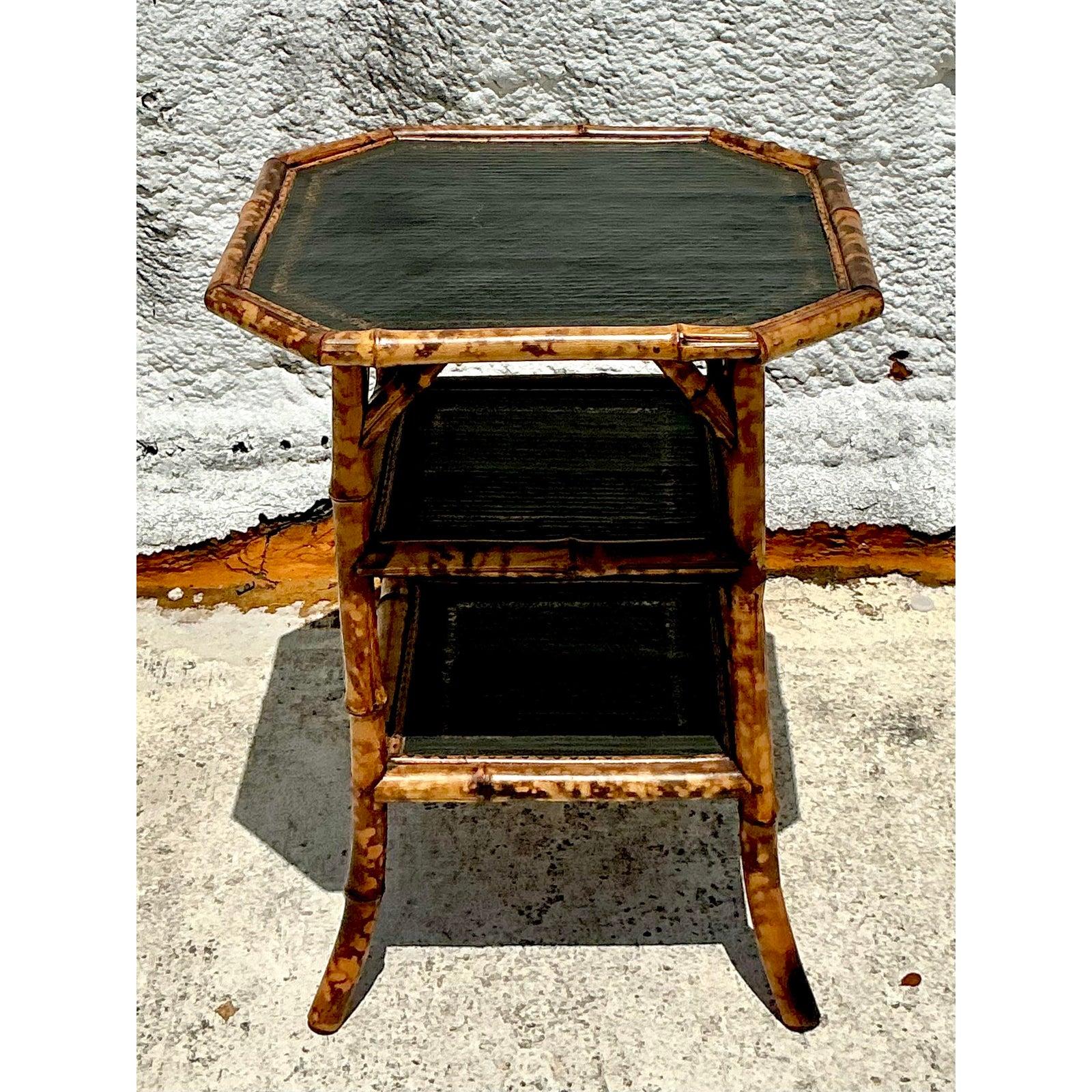 Americano Tavolino costiero ottagonale vintage in tartaruga di bambù in vendita