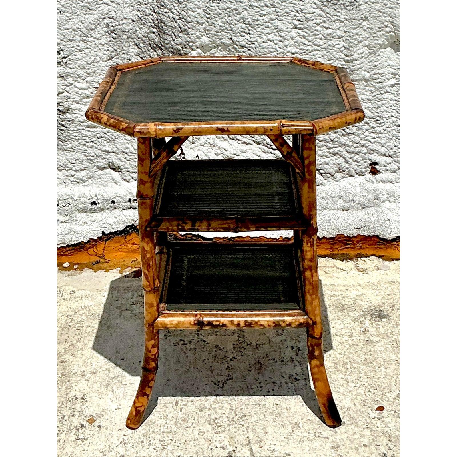 Tavolino costiero ottagonale vintage in tartaruga di bambù In condizioni buone in vendita a west palm beach, FL