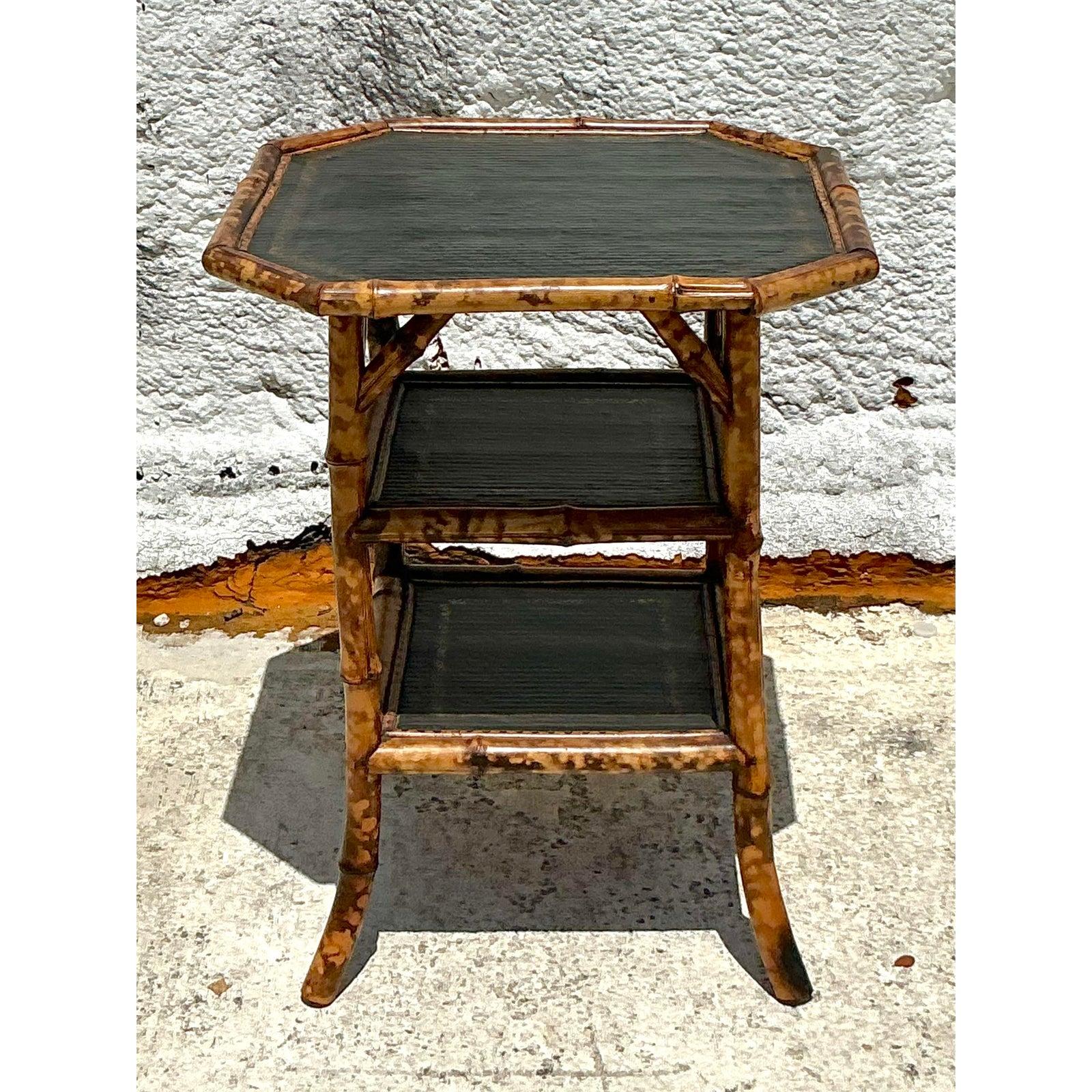 Pelle Tavolino costiero ottagonale vintage in tartaruga di bambù in vendita