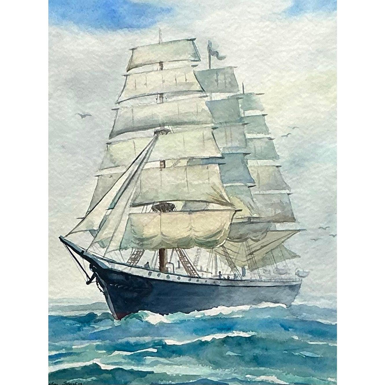 Dieses charmante Original-Aquarell im Vintage-Stil, das ein majestätisches Segelboot unter einem weiten Himmel zeigt, erinnert an die ruhige Schönheit des offenen Meeres. Die zarten Pinselstriche und die nuancierte Farbpalette fangen die anmutige