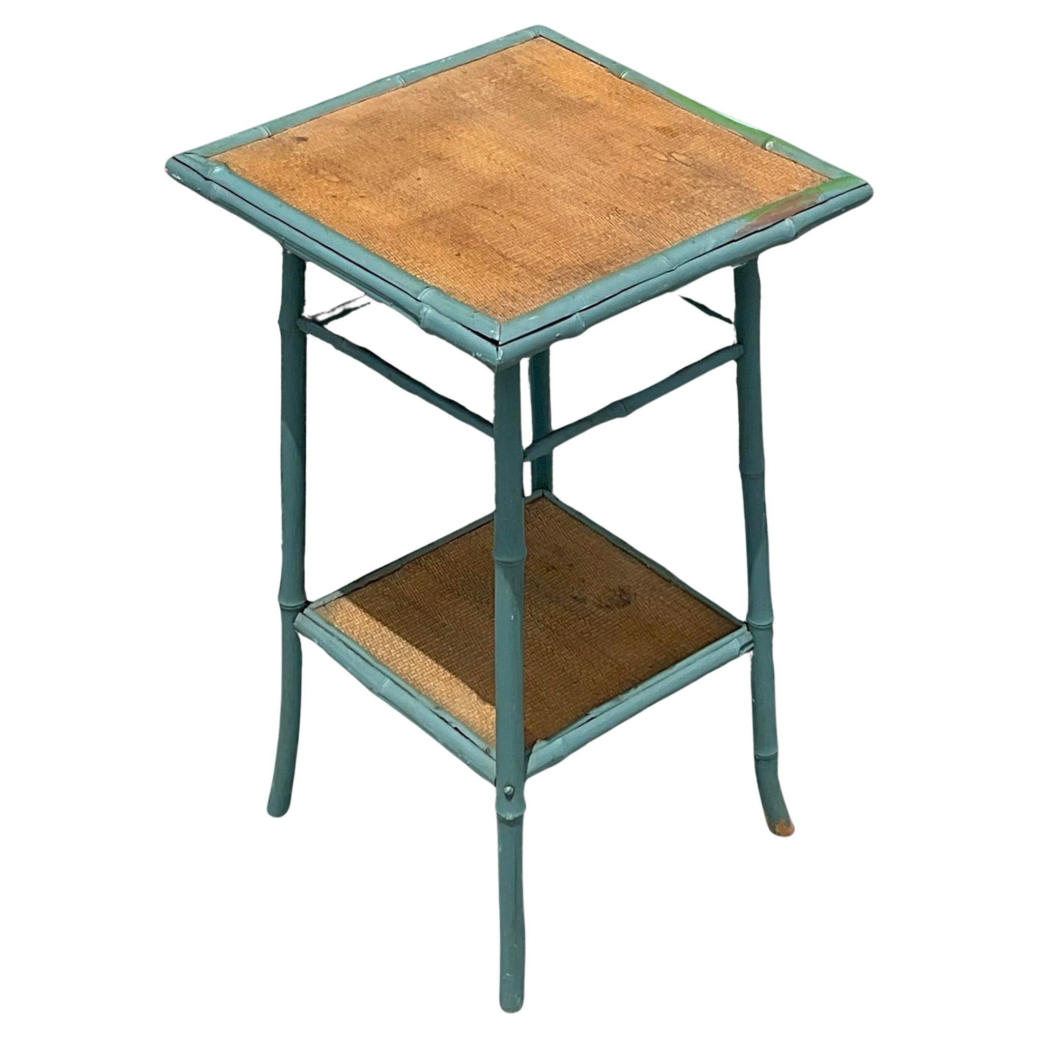 Vintage Coastal Painted Bamboo Beistelltisch im Angebot