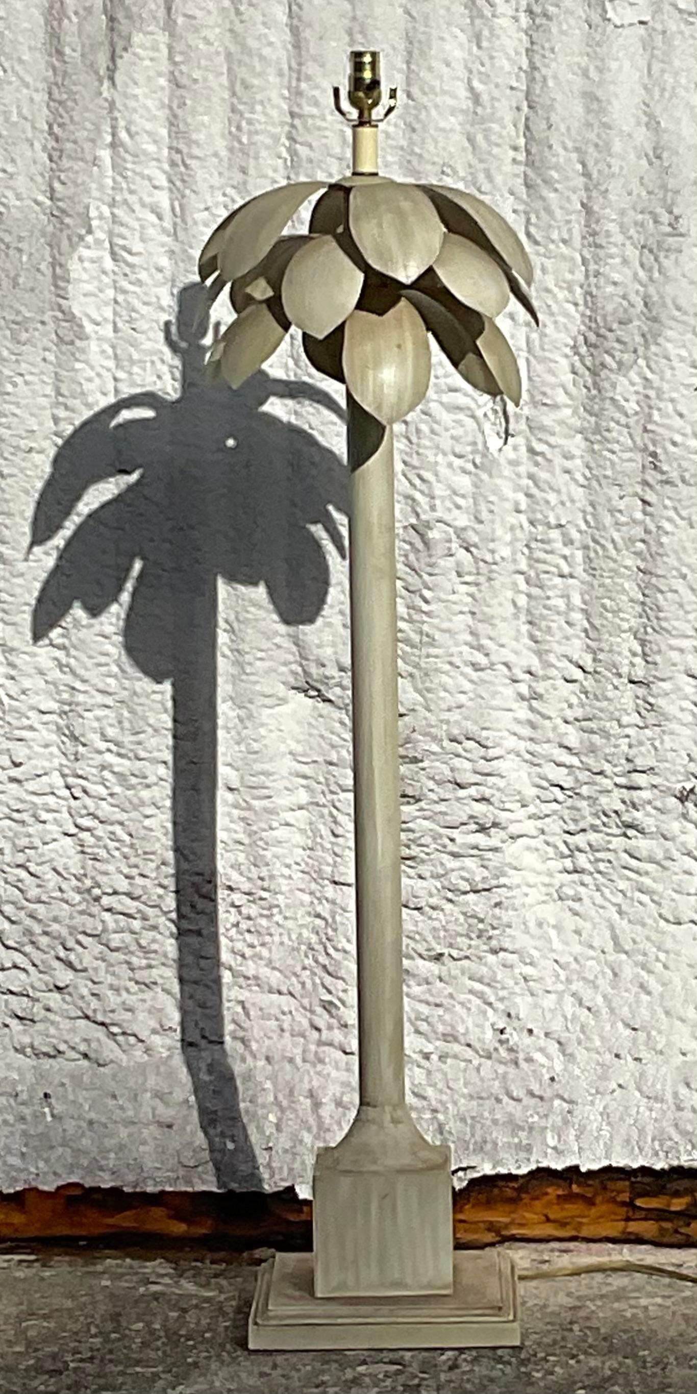 Américain  Lampadaire vintage en métal peint en forme de palmier en vente