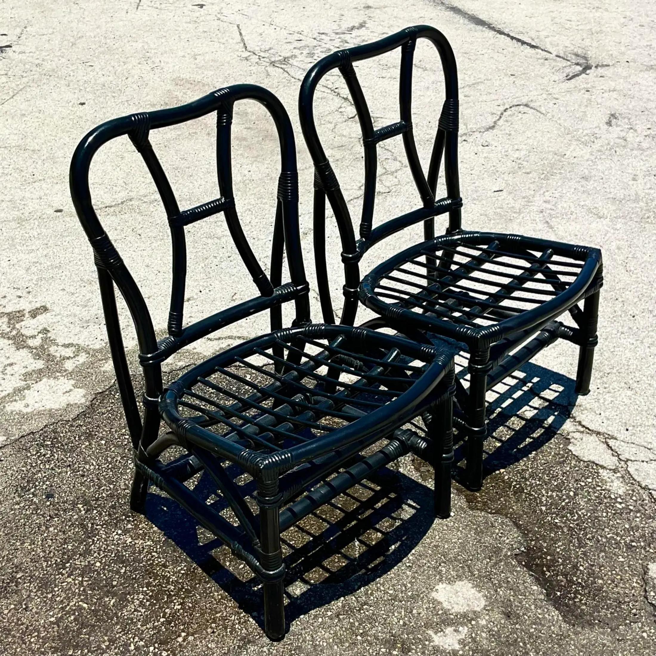Vintage Coastal bemalte Rattan-Sessel ohne Armlehne im Vintage-Stil - ein Paar im Angebot 3