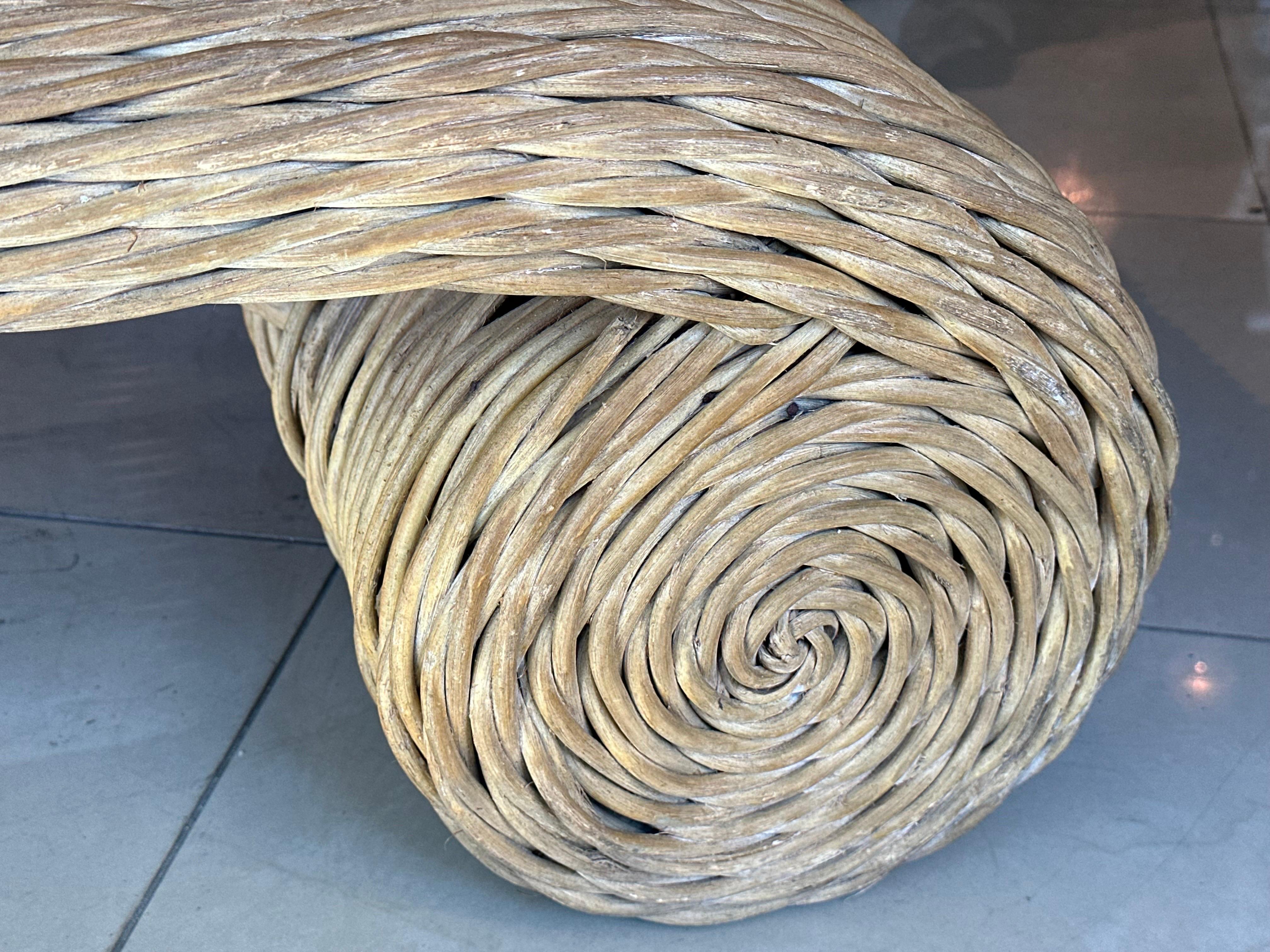 Table basse cocktail vintage Coastal Palm Beach Twisted Wicker Scroll Ming en vente 3