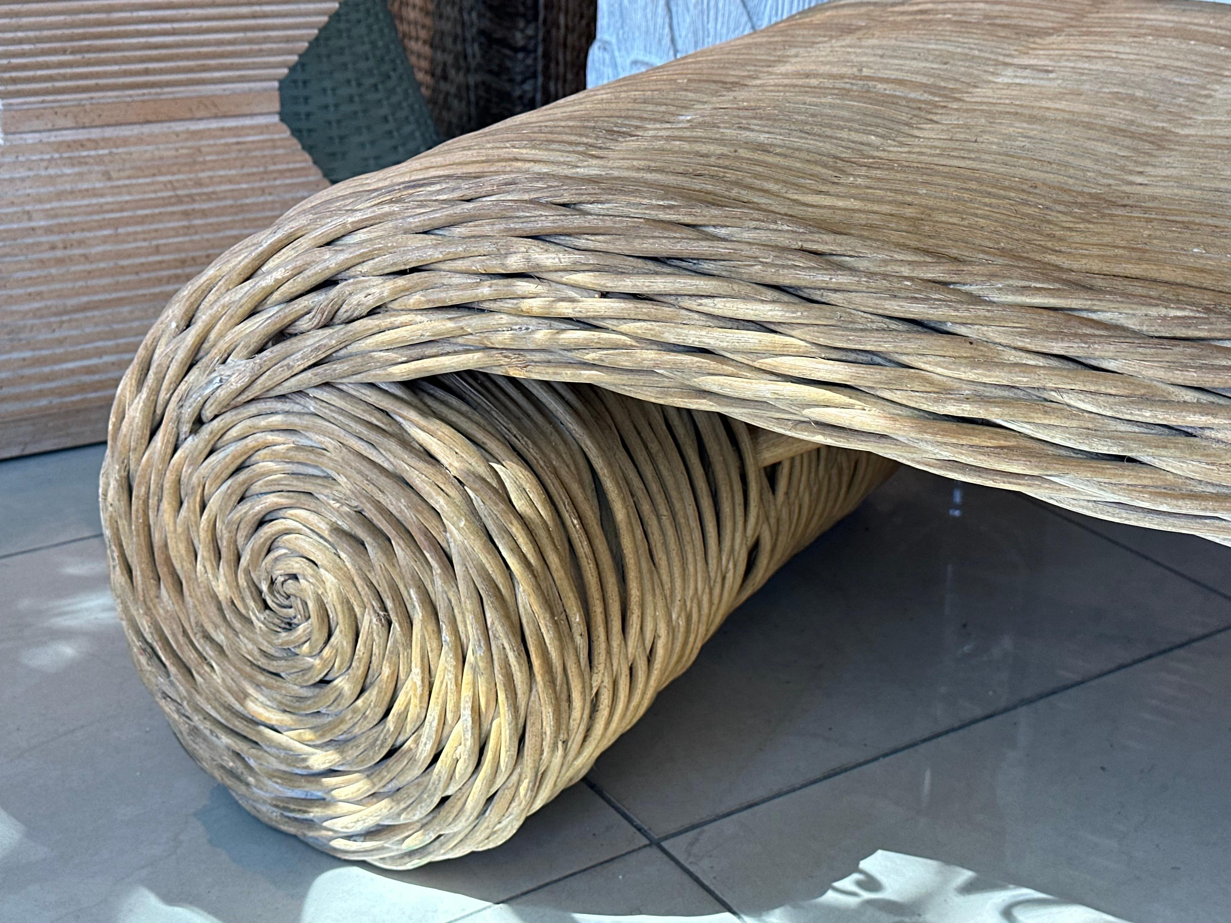 Table basse cocktail vintage Coastal Palm Beach Twisted Wicker Scroll Ming en vente 5