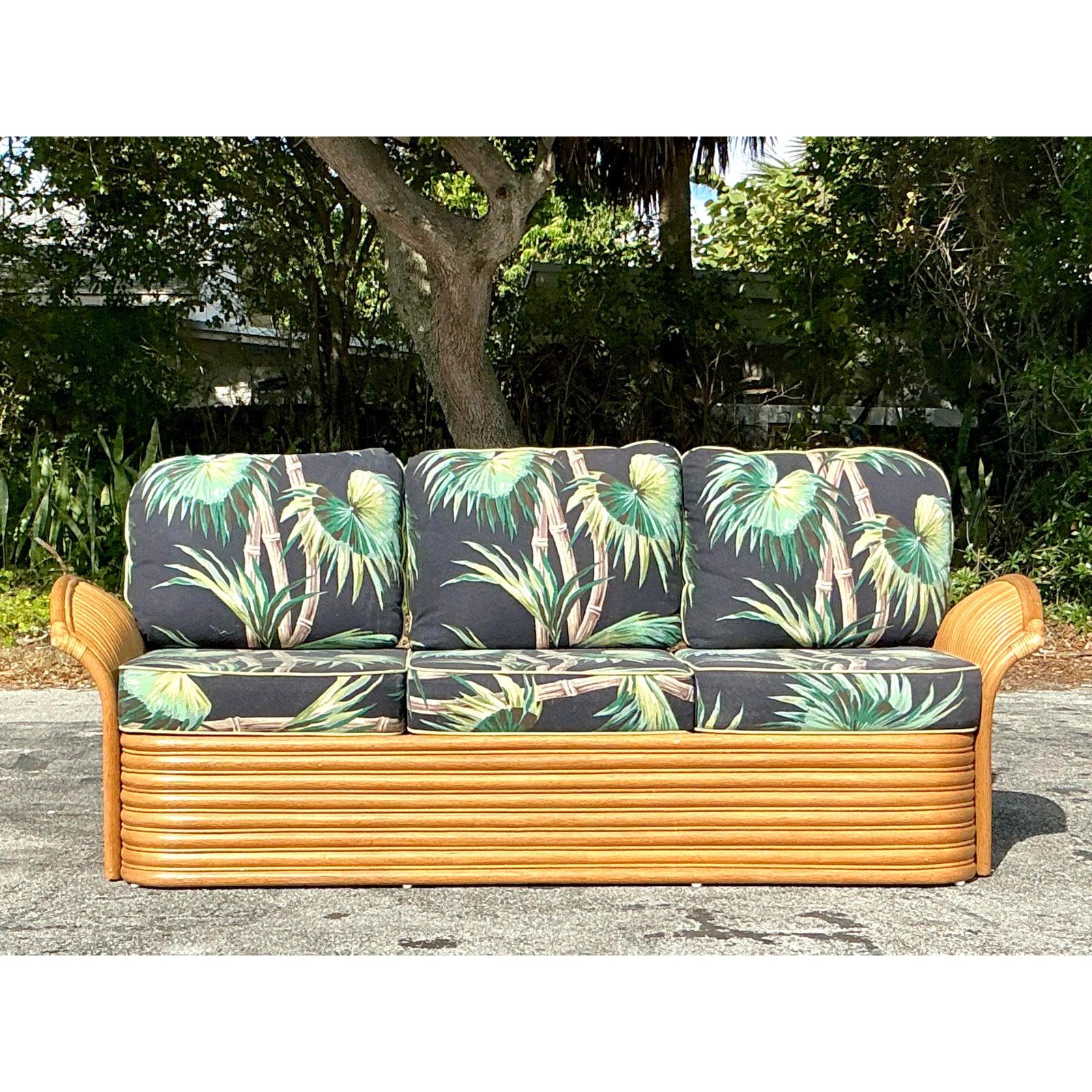 Mid-Century Modern Sofa vintage en rotin imprimé palmier côtier en vente