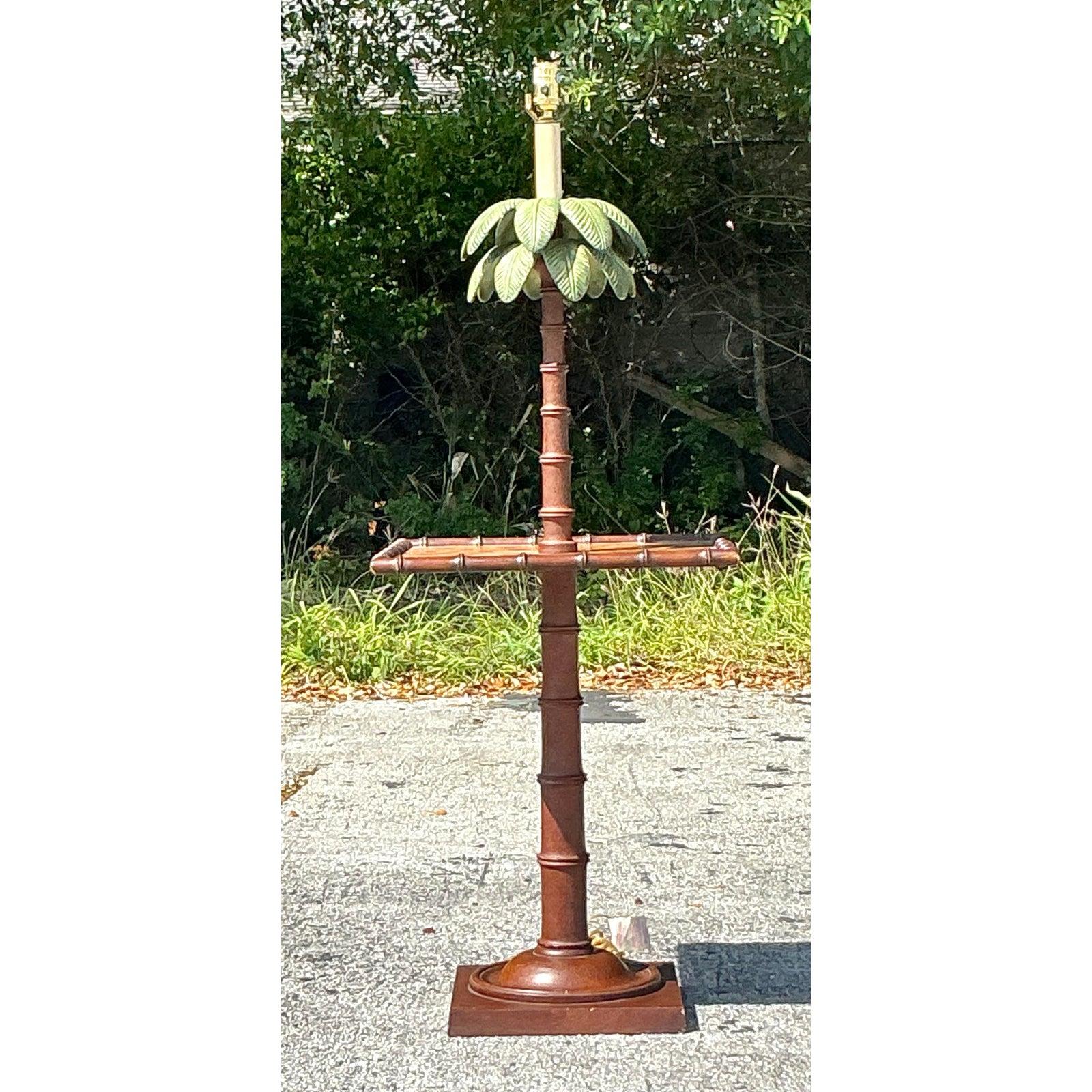 Lámpara de mesa Vintage Coastal Palm Regencia de Hollywood en venta