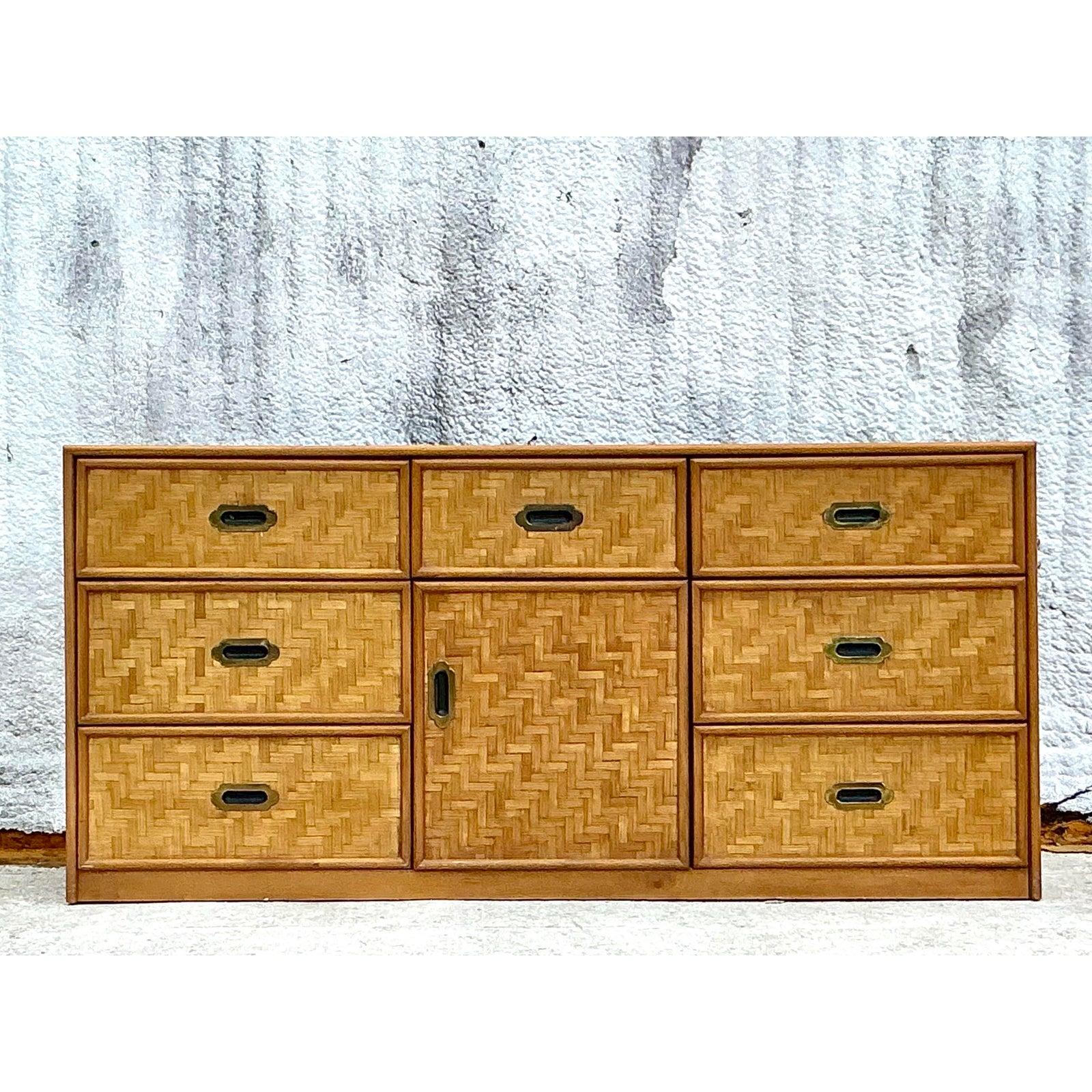 Crédence vintage en rotin et parquet côtier en vente 1