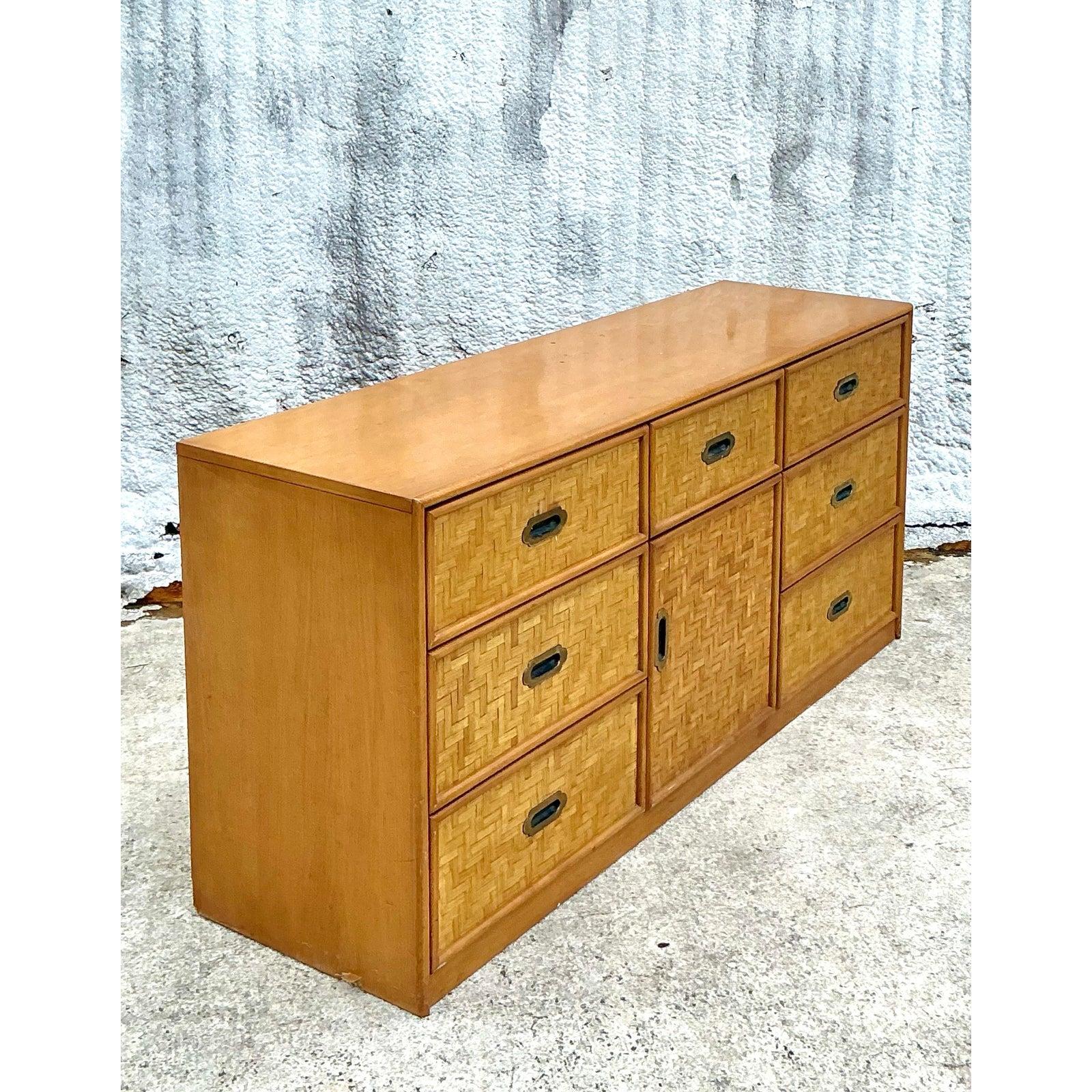 Crédence vintage en rotin et parquet côtier en vente 2