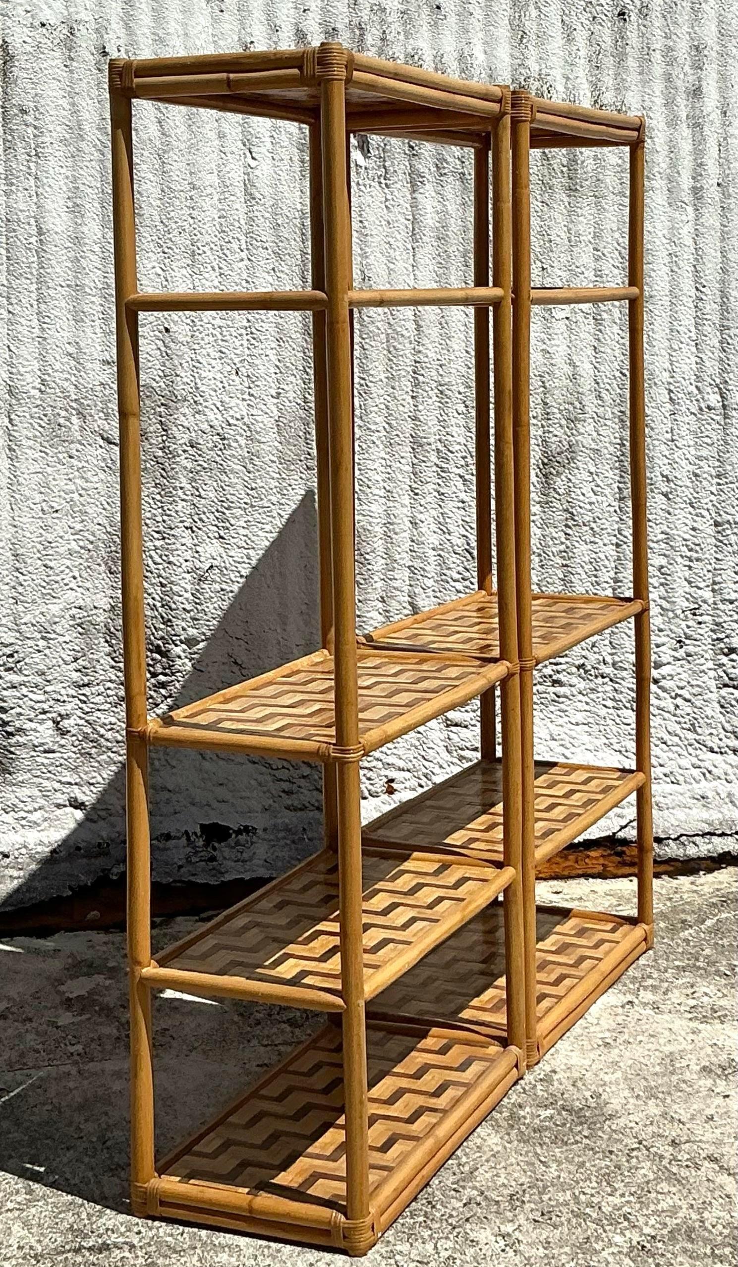 Estantería vintage de ratán y parquet costero Filipino en venta