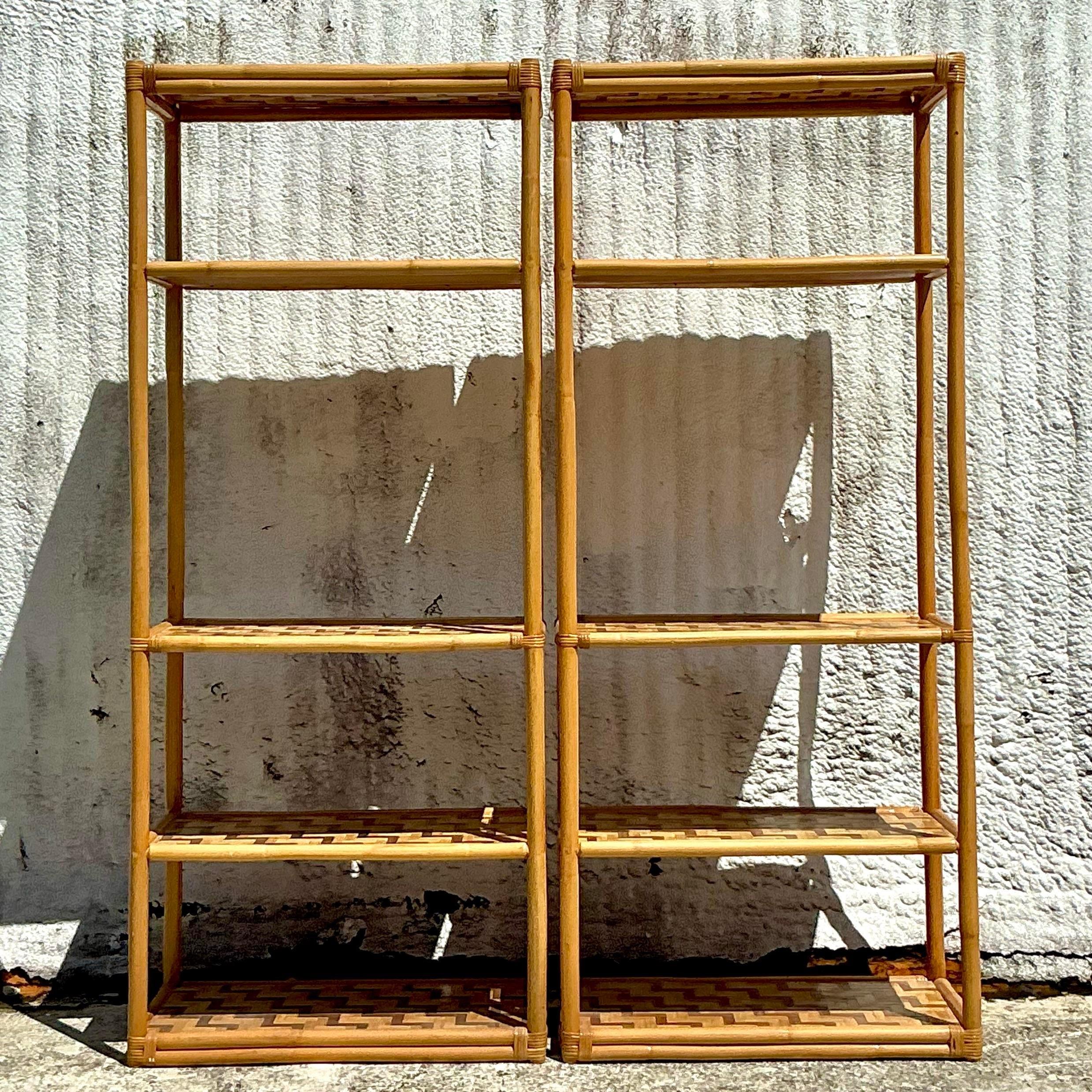 Estantería vintage de ratán y parquet costero en Bueno estado para la venta en west palm beach, FL
