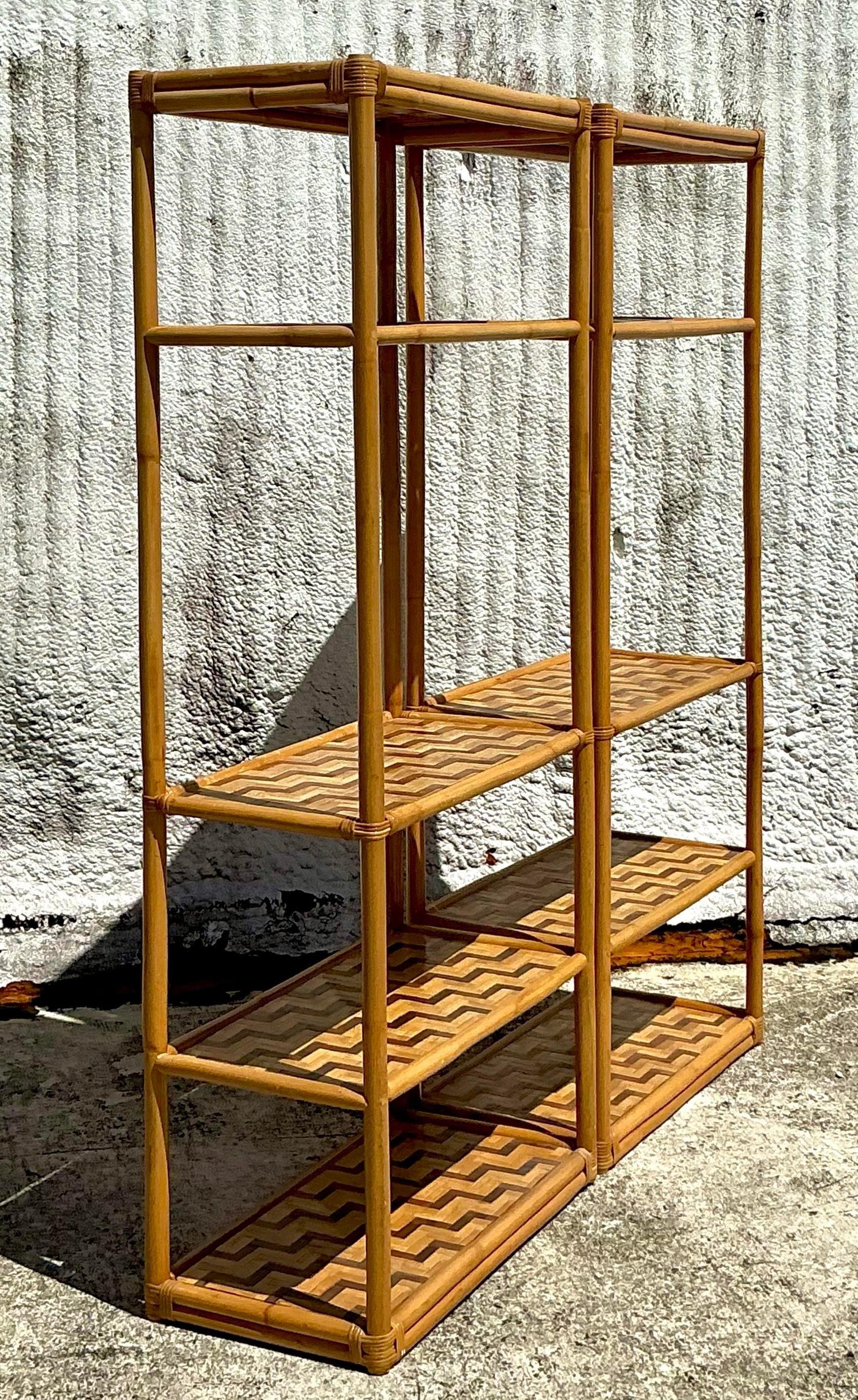 Estantería vintage de ratán y parquet costero Ratán en venta