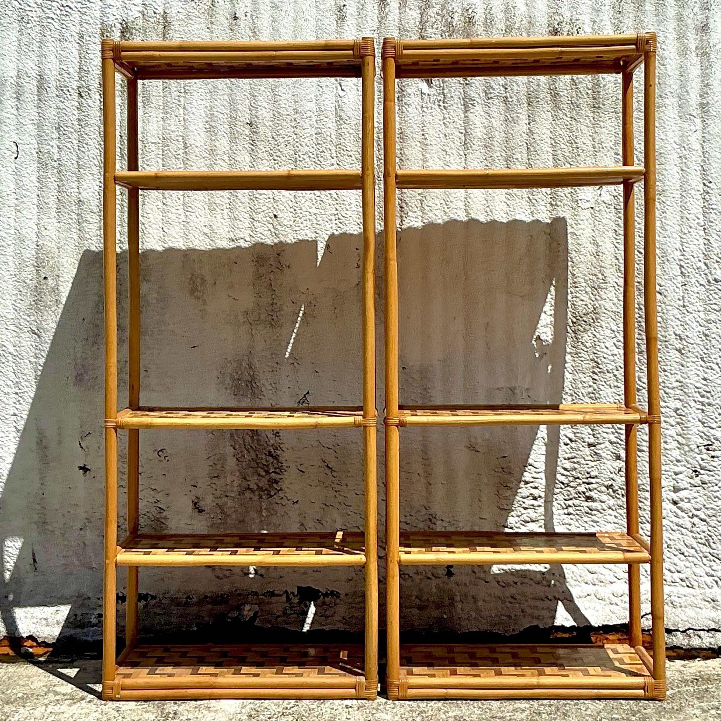 Estantería vintage de ratán y parquet costero en venta 1