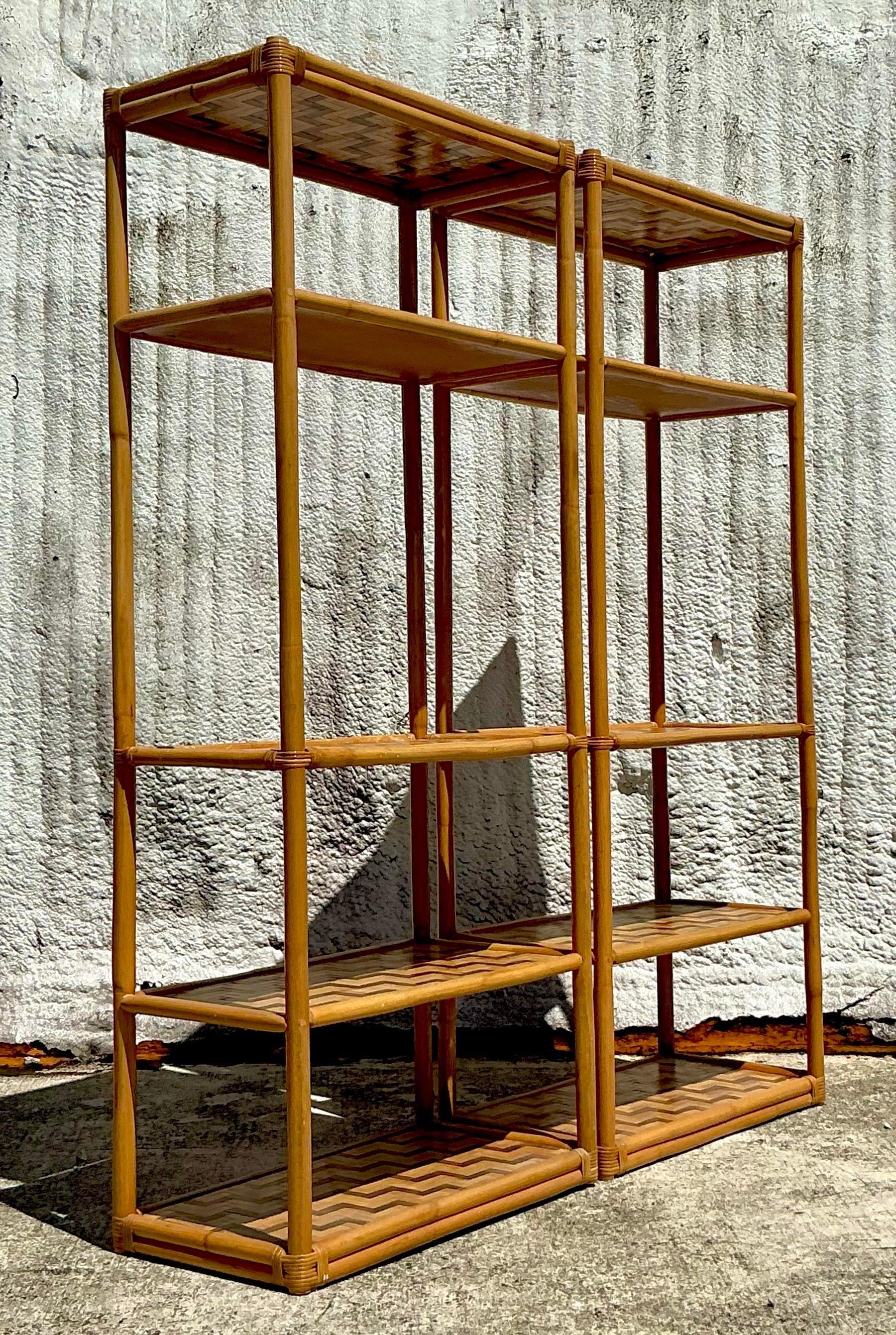 Estantería vintage de ratán y parquet costero en venta 3