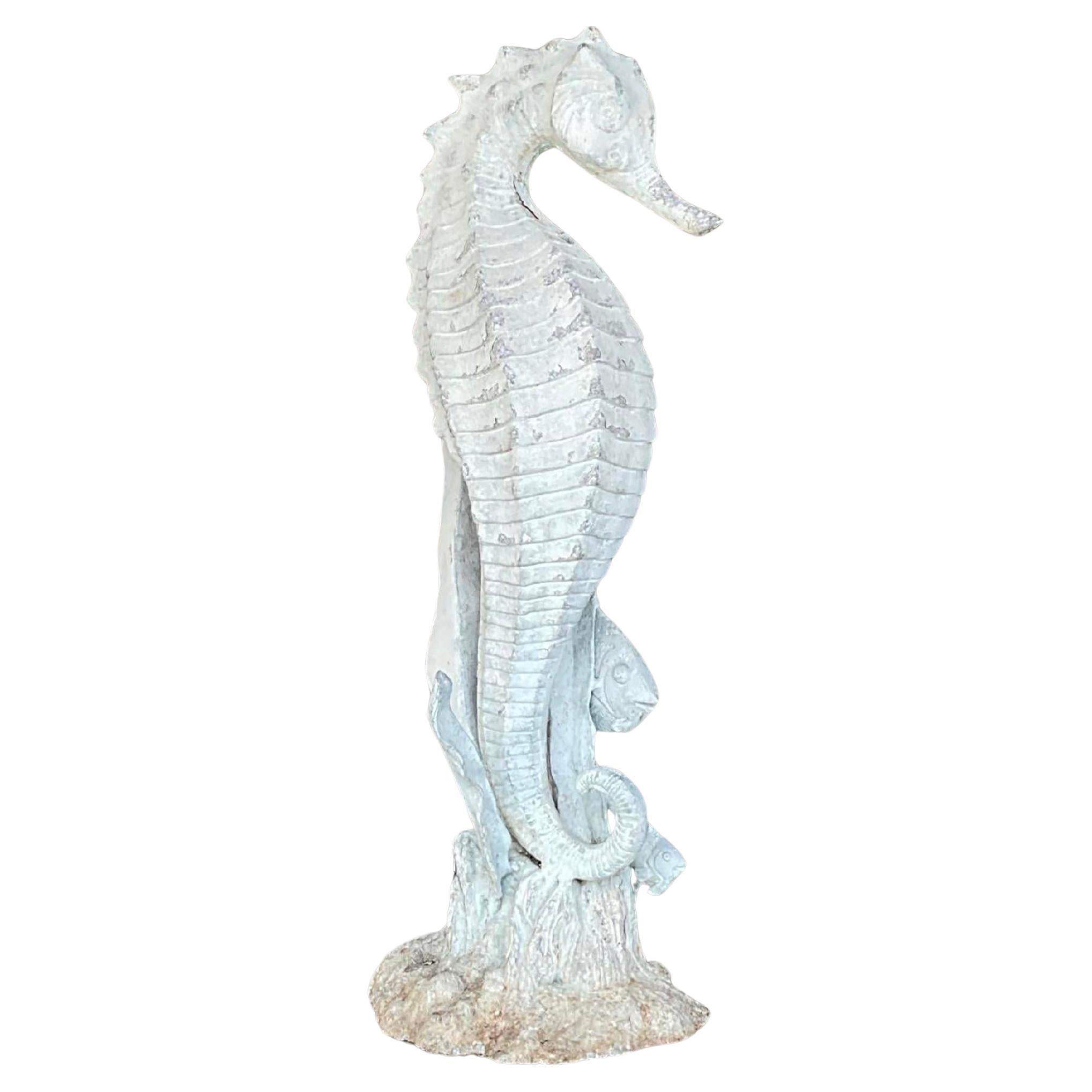Statue de jardin d'hippocampe vintage en métal patiné