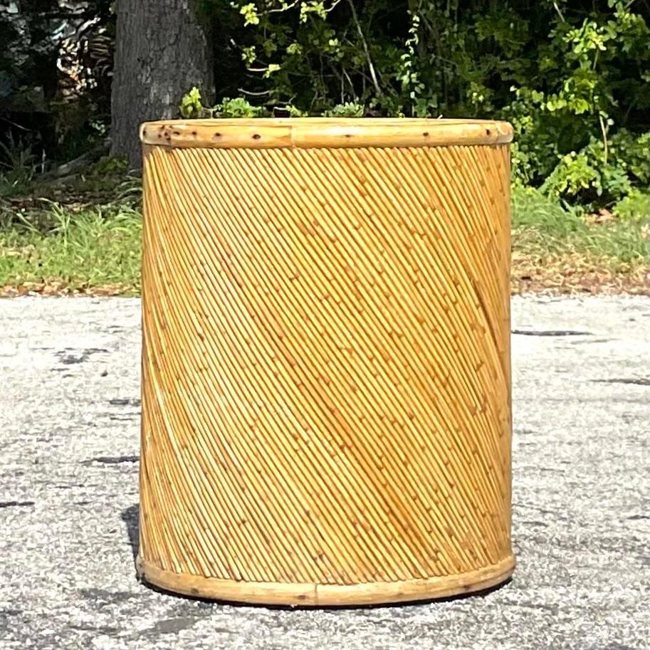 Vintage Coastal Pencil Reed Drum Beistelltisch (20. Jahrhundert) im Angebot
