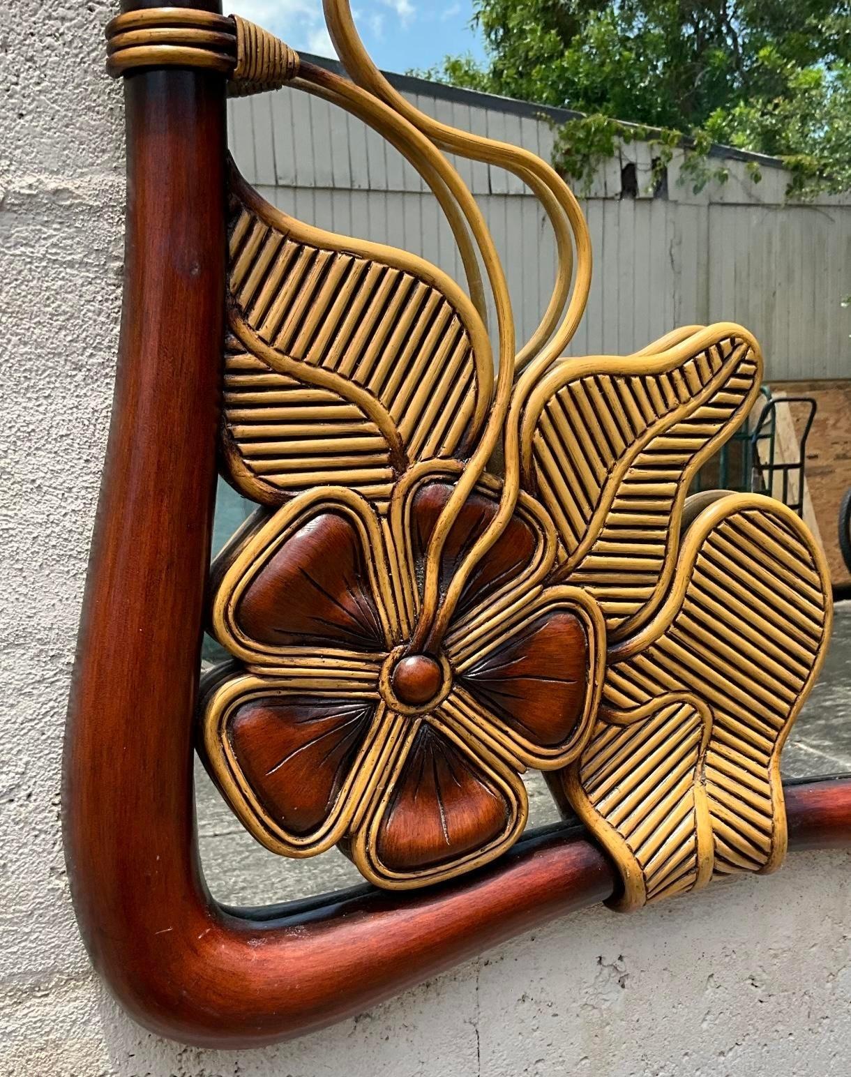 20ième siècle Miroir crayon côtier vintage à fleurs de roseau en vente