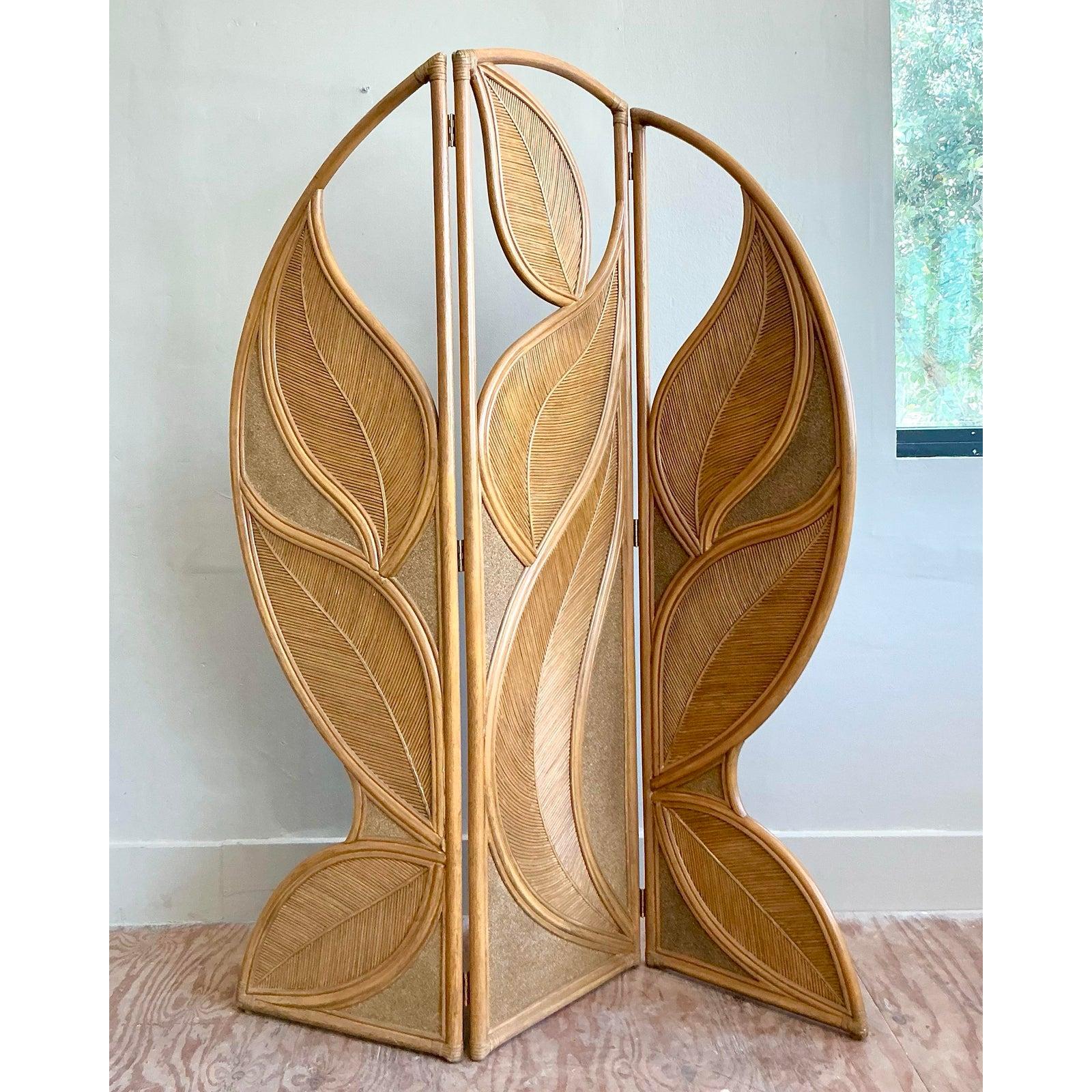 Vintage Coastal Pencil Reed Leaves Folding Screen (Hollywood Regency) im Angebot
