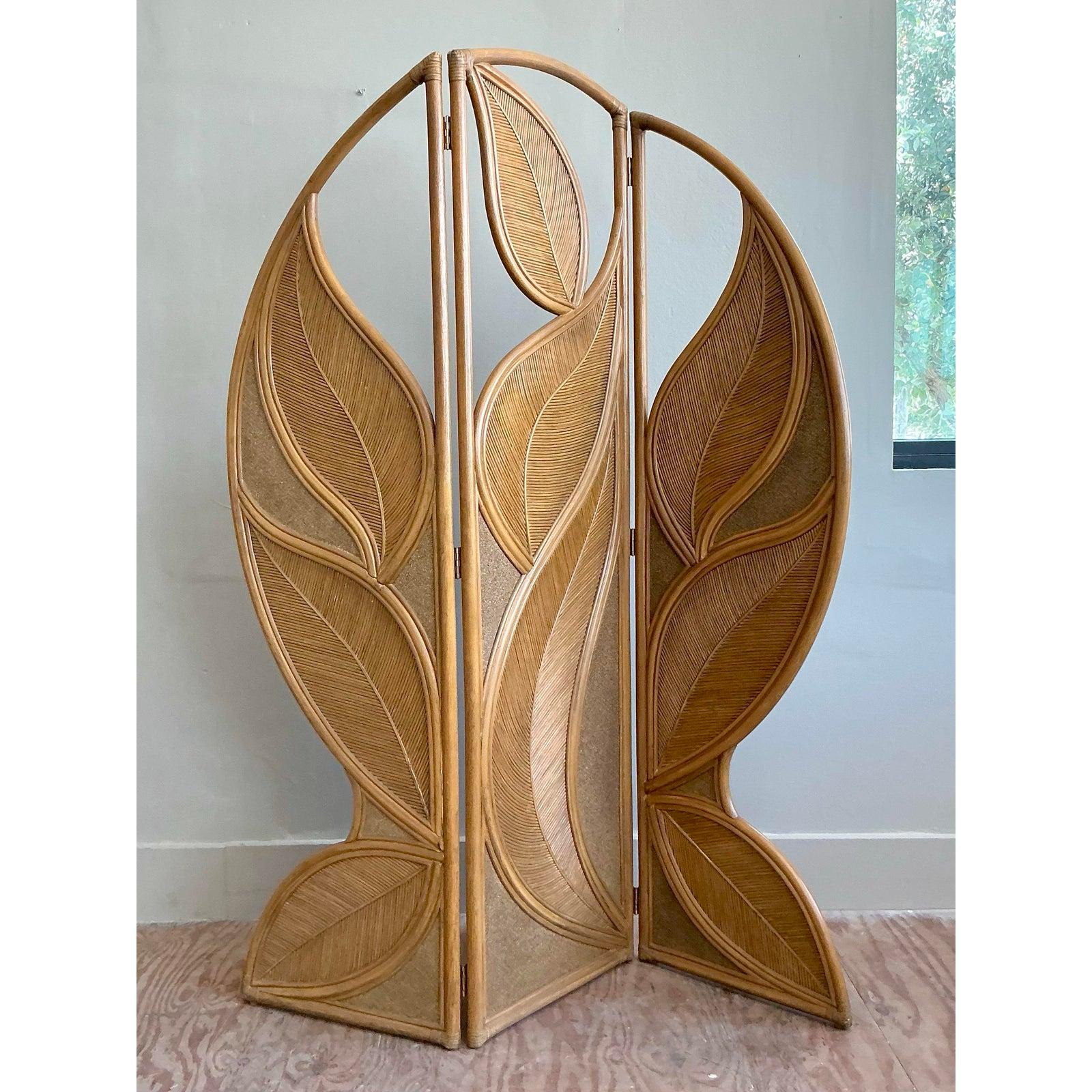 Vintage Coastal Pencil Reed Leaves Folding Screen (Philippinisch) im Angebot