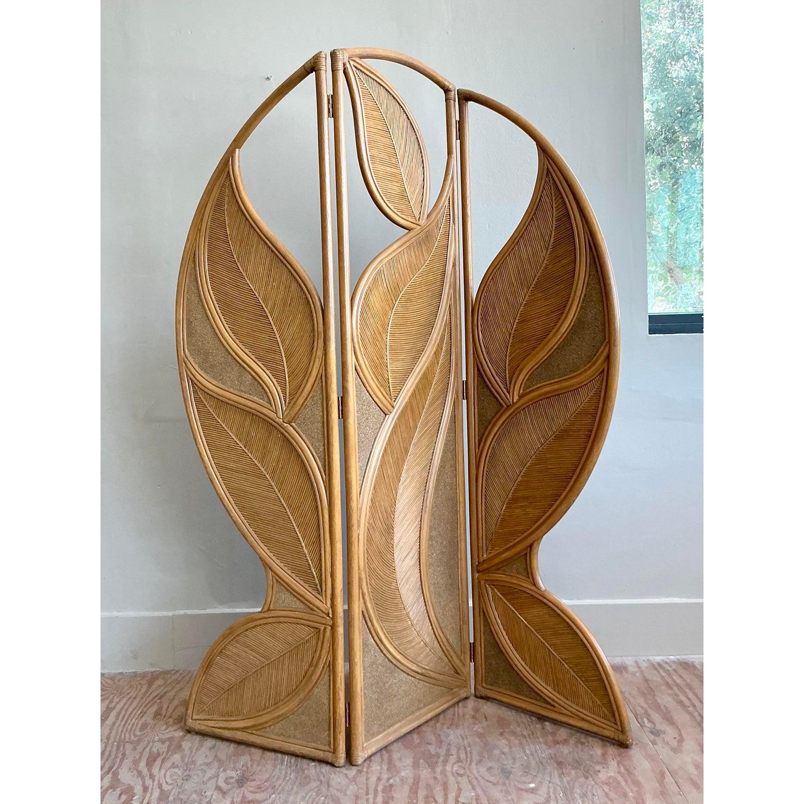 Vintage Coastal Pencil Reed Leaves Folding Screen im Zustand „Gut“ im Angebot in West Palm Beach, FL
