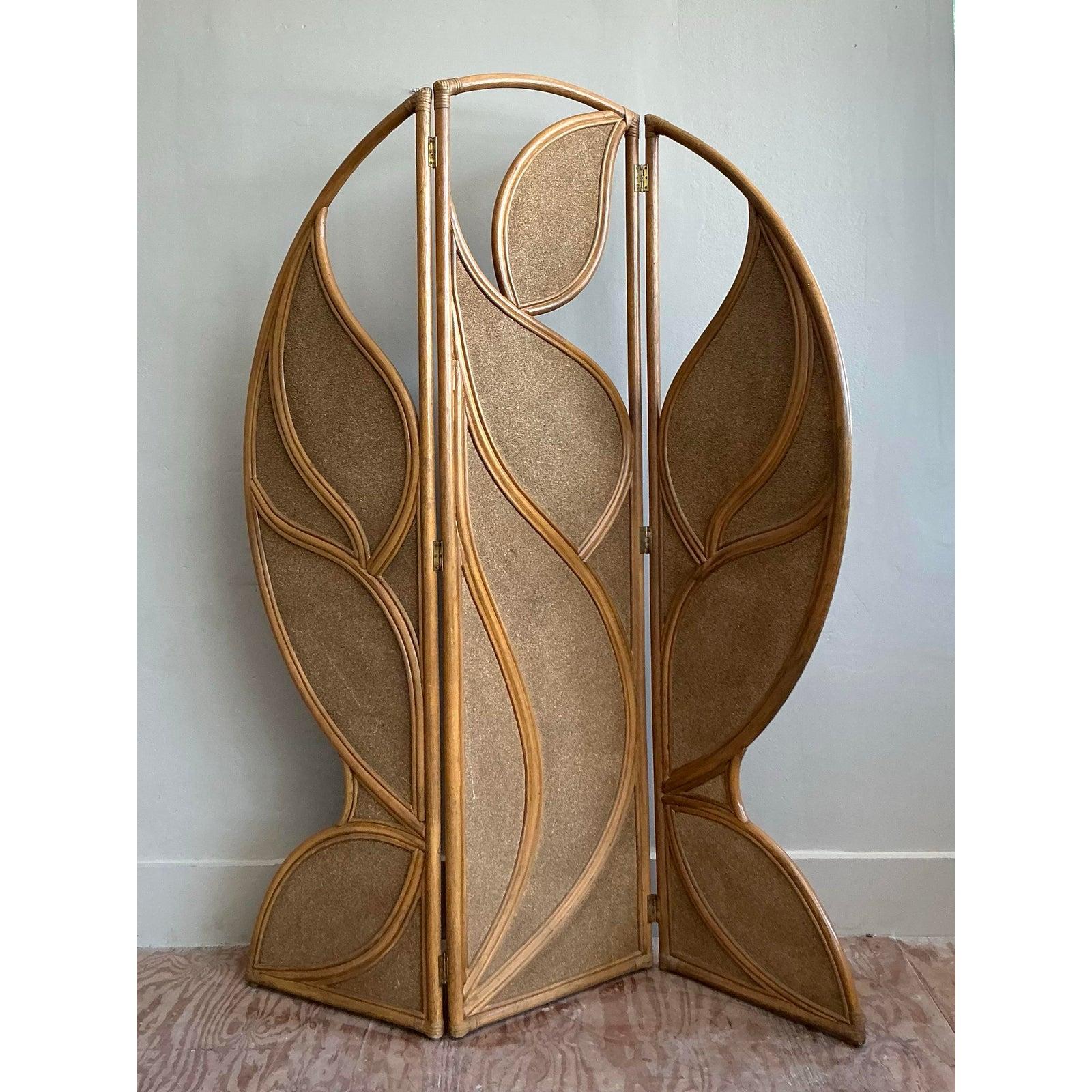 Vintage Coastal Pencil Reed Leaves Folding Screen (20. Jahrhundert) im Angebot