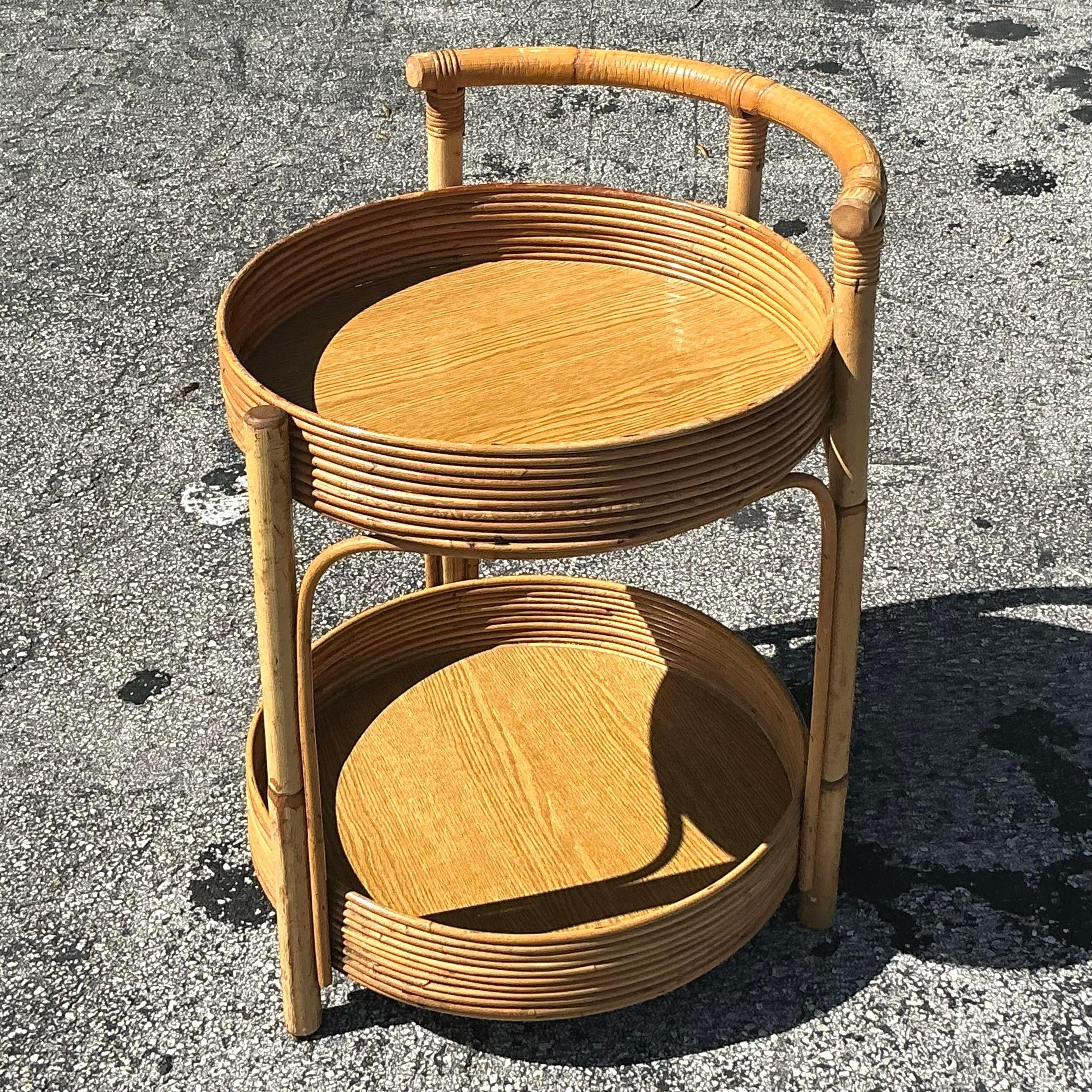 Chariot de bar rond Vintage Coastal Pencil Reed Bon état - En vente à West Palm Beach, FL