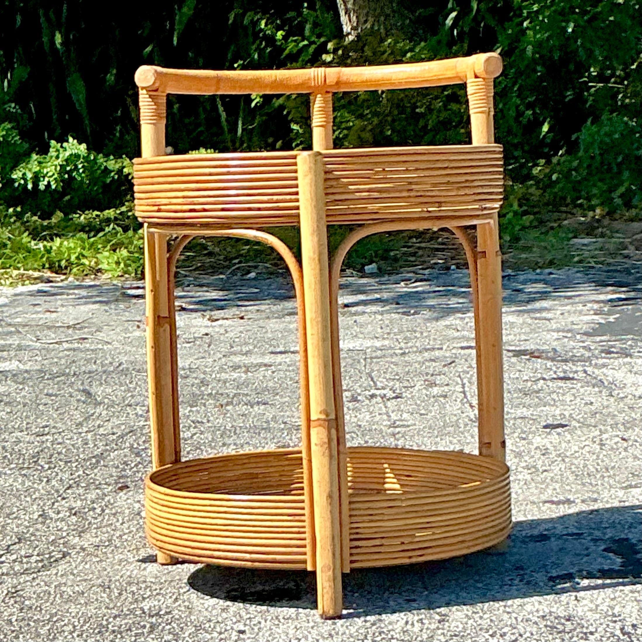 Chariot de bar rond Vintage Coastal Pencil Reed en vente 1