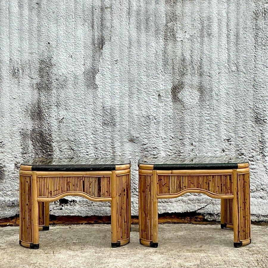 Pareja de Mesas Auxiliares Vintage Coastal Pencil Reed en venta 1