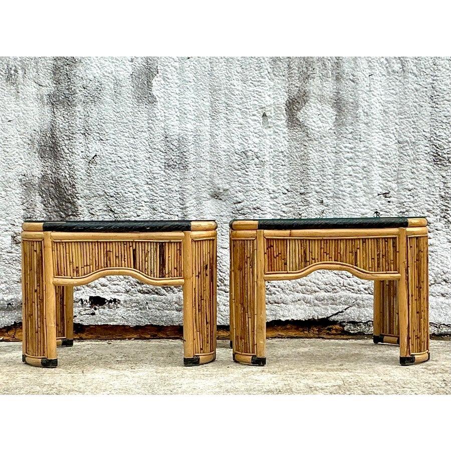 Pareja de Mesas Auxiliares Vintage Coastal Pencil Reed en venta 2