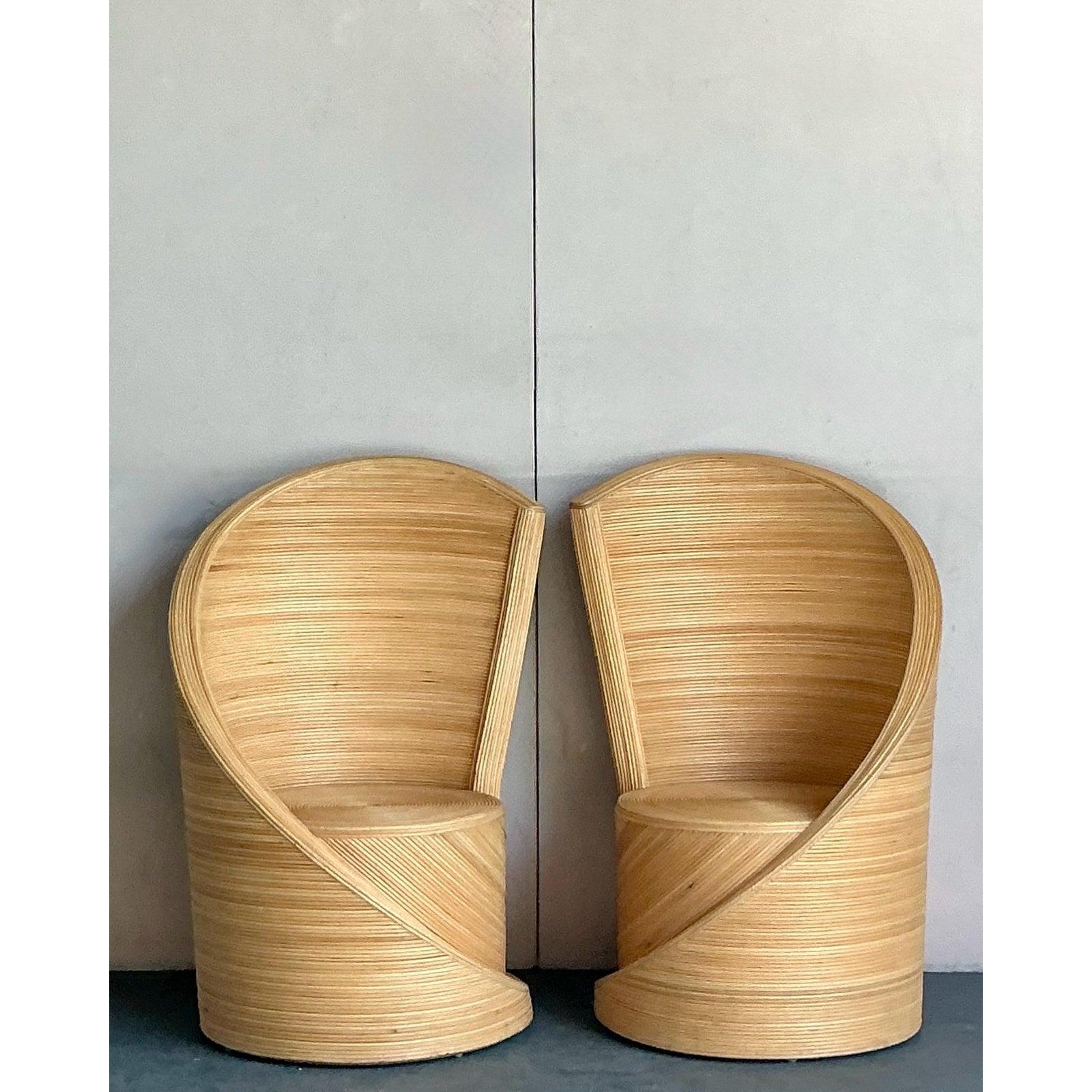 20ième siècle Chaises Vintage Coastal Pencil Reed Swirl - Set of 2 en vente