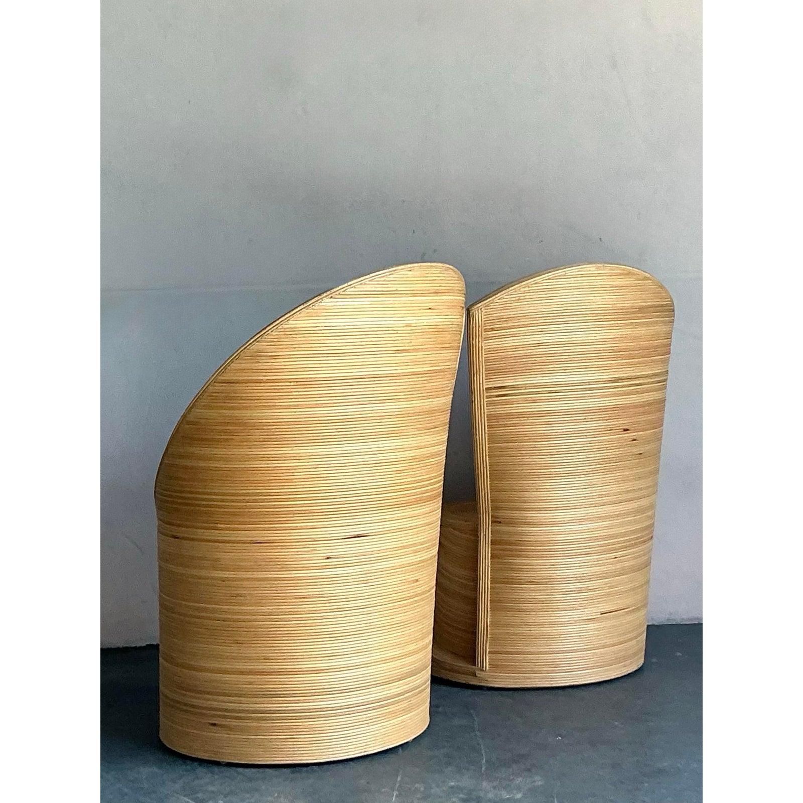 Rotin Chaises Vintage Coastal Pencil Reed Swirl - Set of 2 en vente