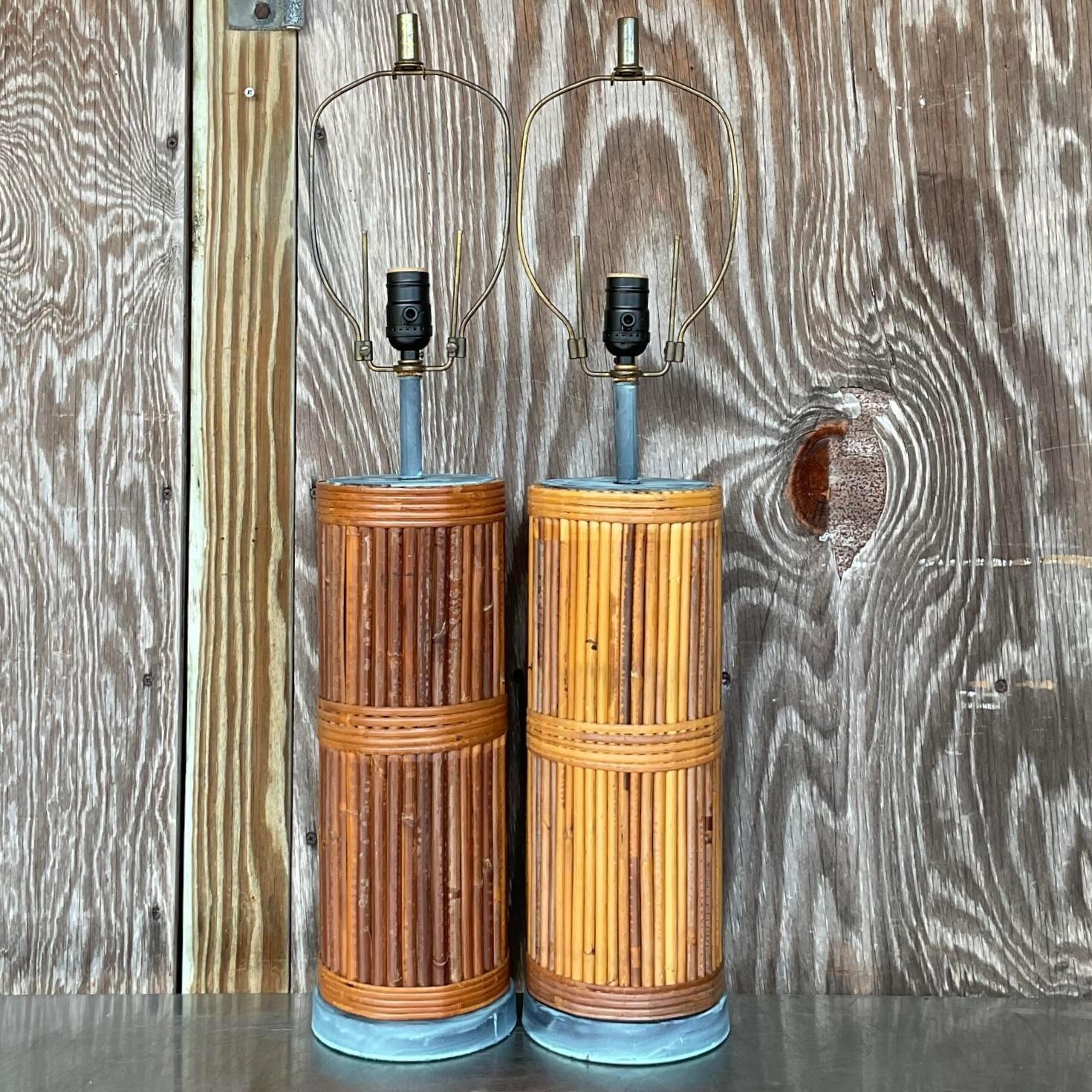 Vintage Coastal-Bleistift-Schilfrohr-Tischlampen aus Schilf – ein Paar im Zustand „Gut“ im Angebot in west palm beach, FL