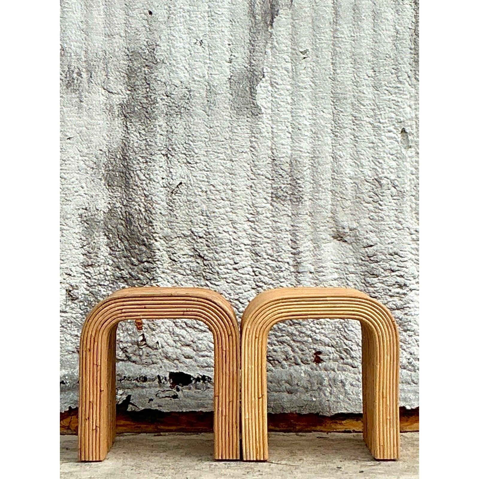 Vintage Coastal Pencil Reed Waterfall Beistelltisch - ein Paar (21. Jahrhundert und zeitgenössisch) im Angebot