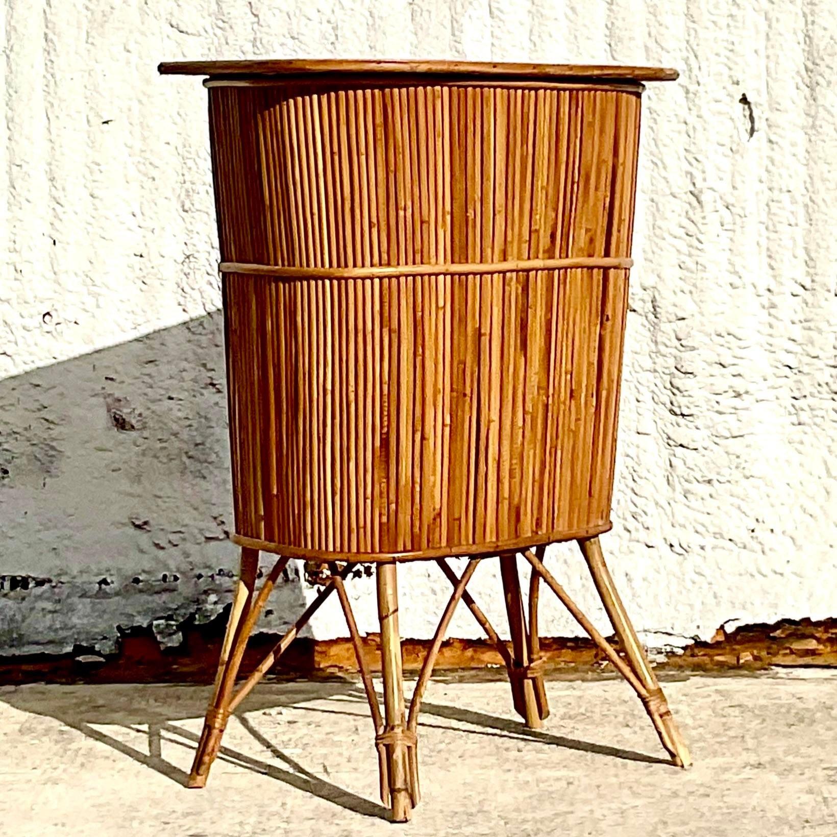 A chic vintage Coastal petite dry bar. made in France in the 1950s. A small profile with additional storage below. Perfect for big city dwellers that want the glamour, but don’t have the space. Voila! Your prayers have been answered. Would also be