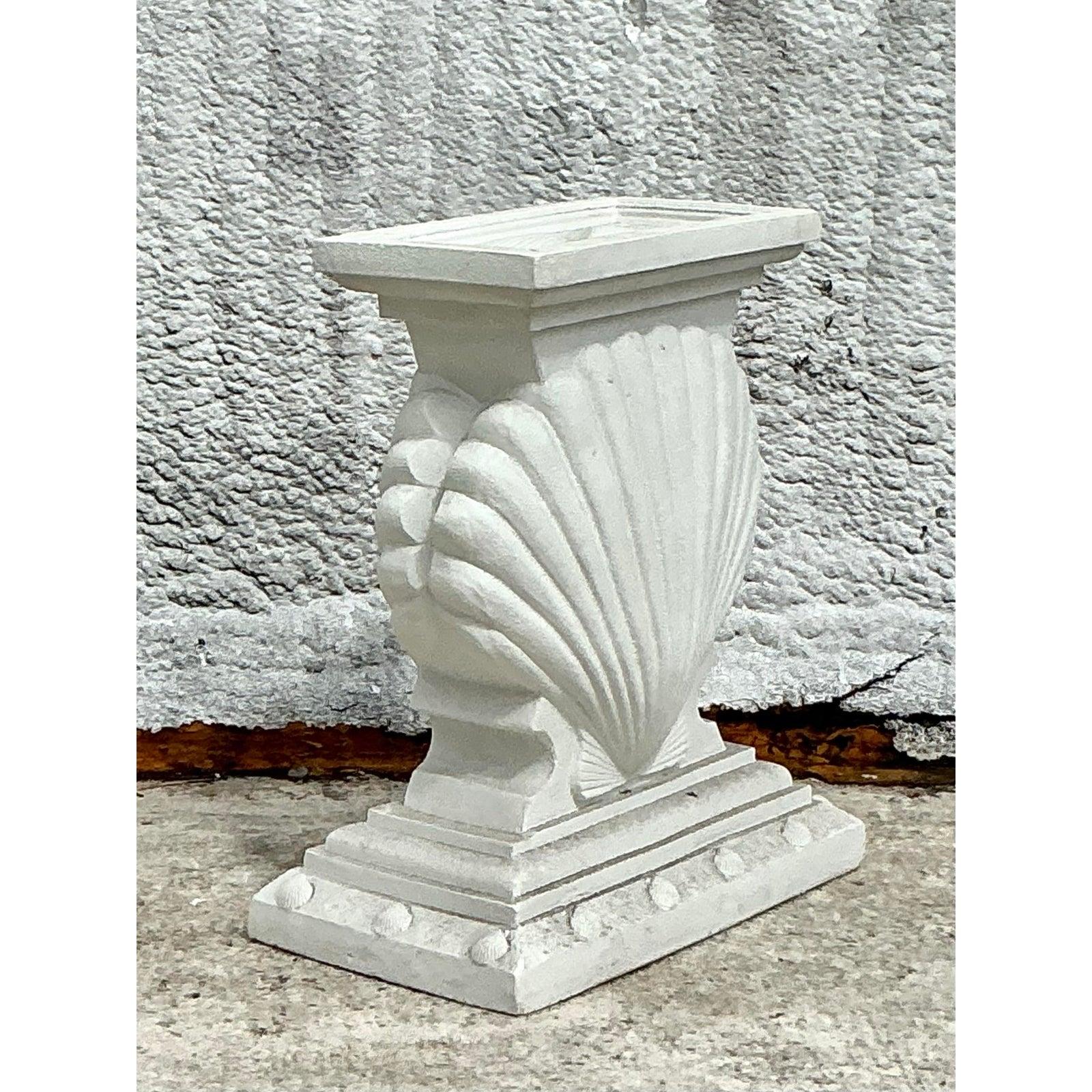 Pedestal de consola de concha de almeja de yeso costero vintage Regencia de Hollywood en venta