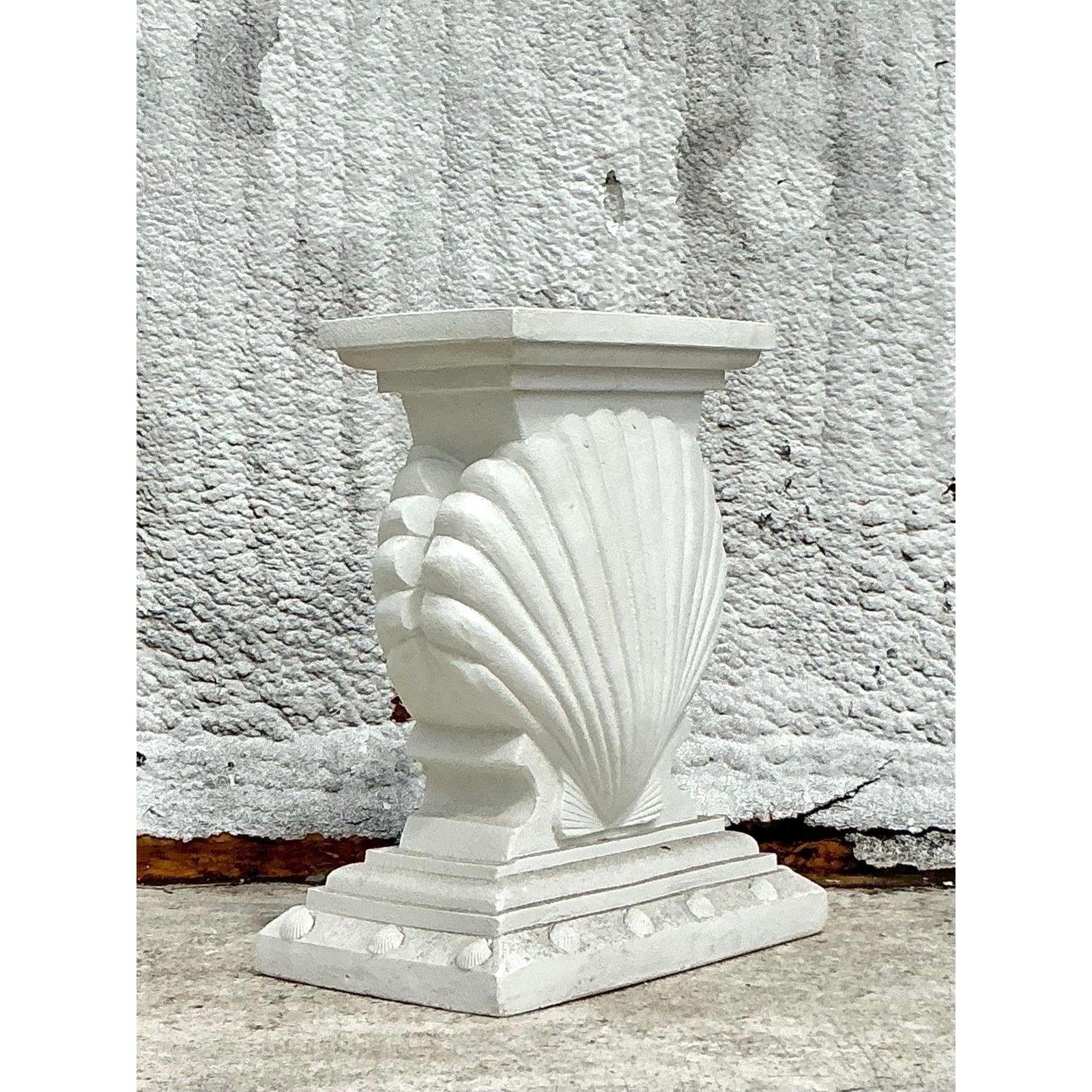 Pedestal de consola de concha de almeja de yeso costero vintage siglo XX en venta